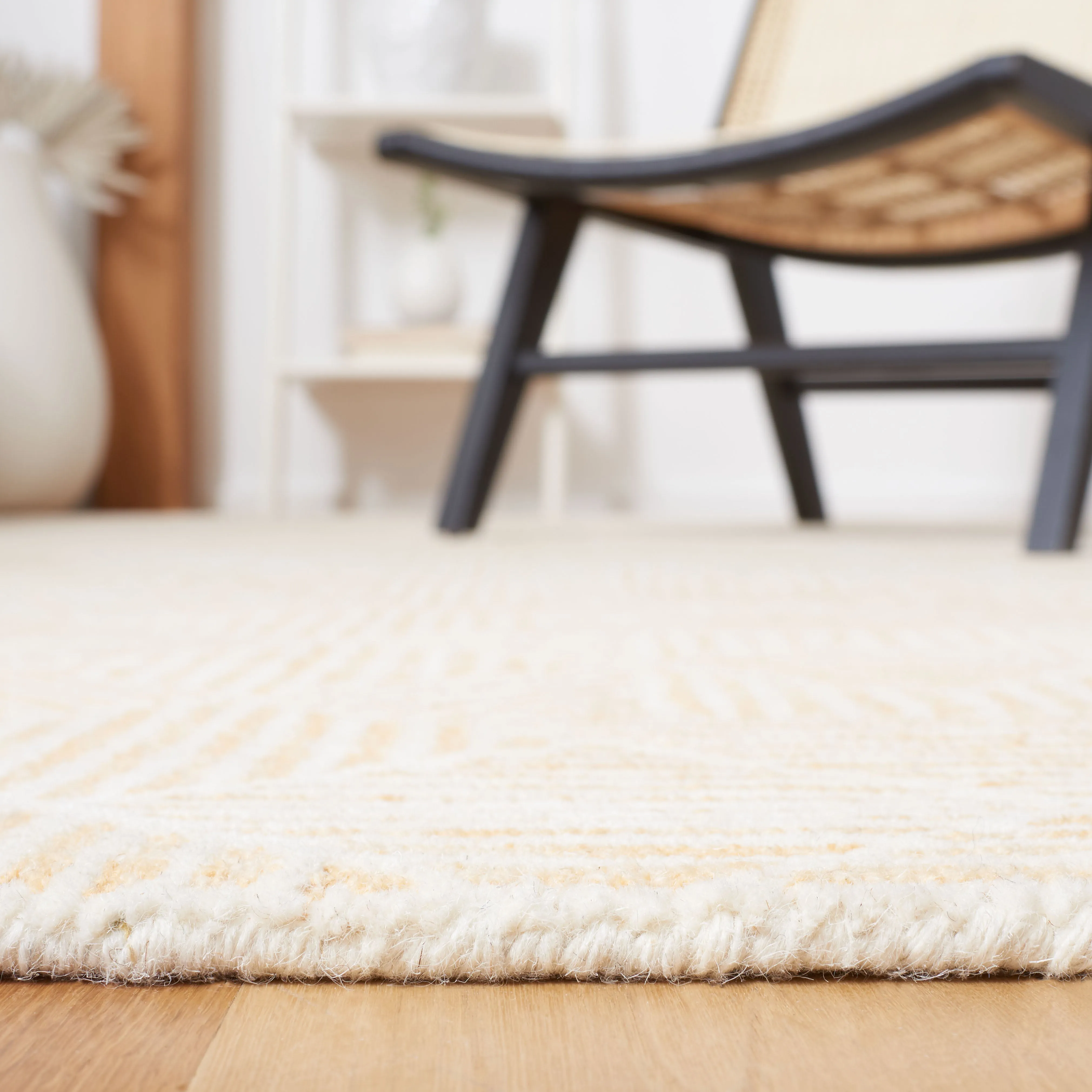 Abstract Hand Made Area Rug, Gold / Ivory Contemporary Style Non-Shedding