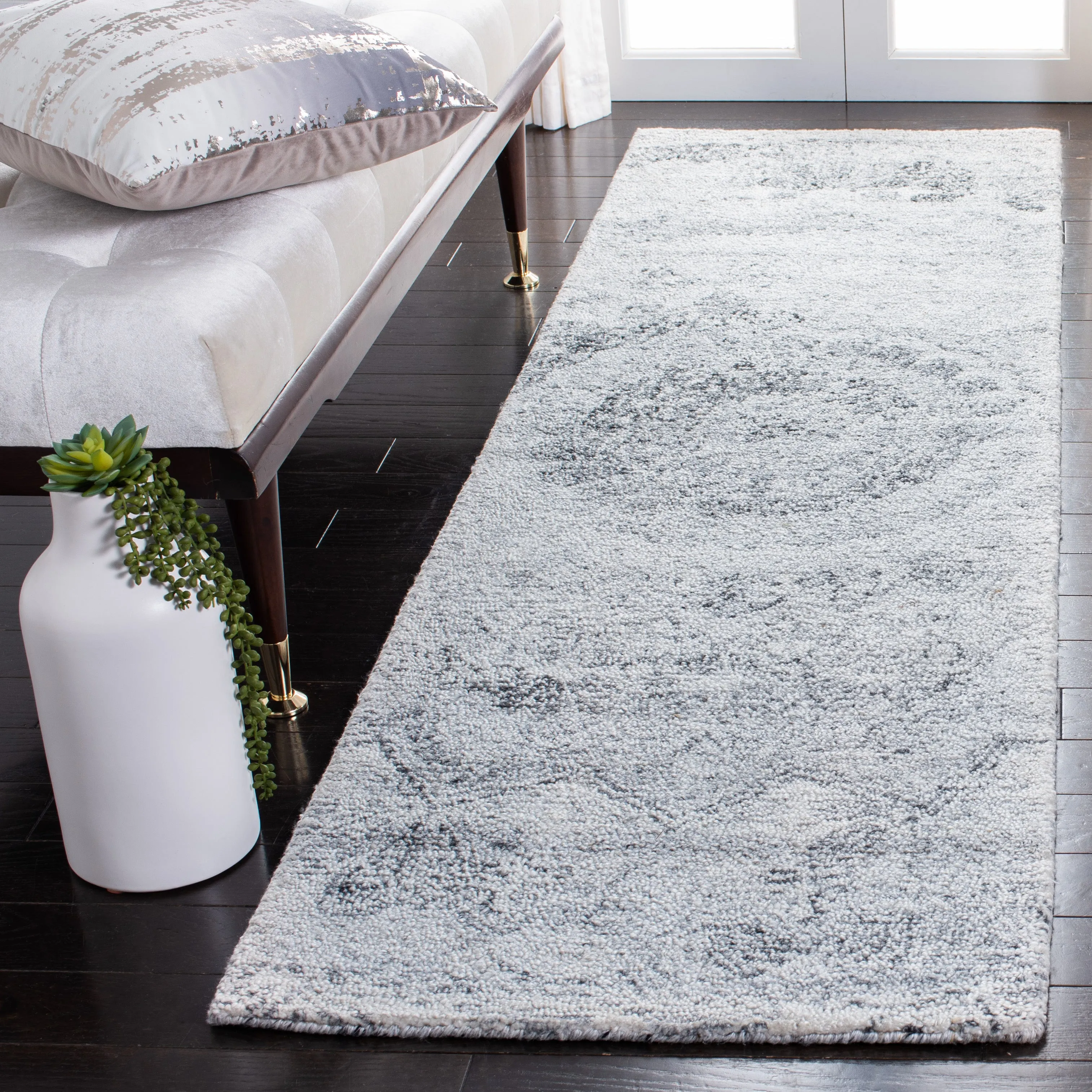 Abstract Hand Made Area Rug, Ivory / Black Traditional Style Non-Shedding