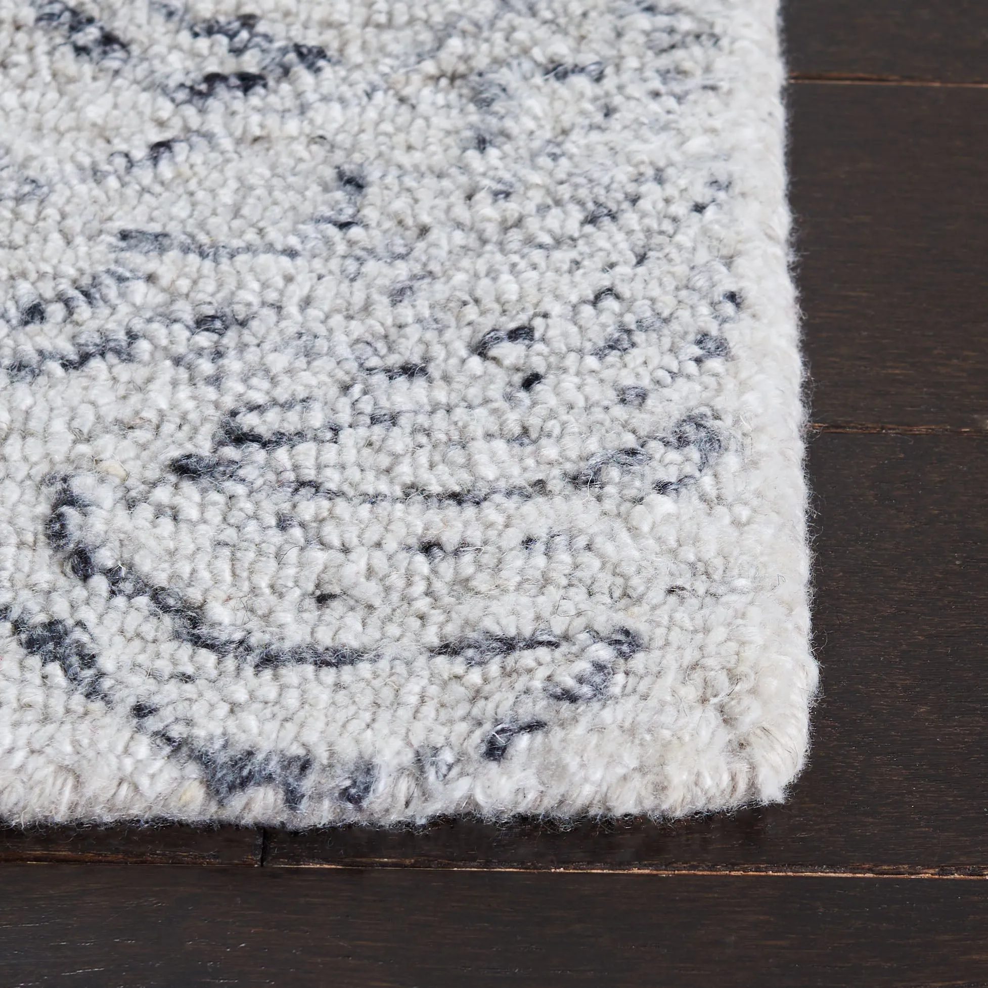 Abstract Hand Made Area Rug, Ivory / Black Traditional Style Non-Shedding
