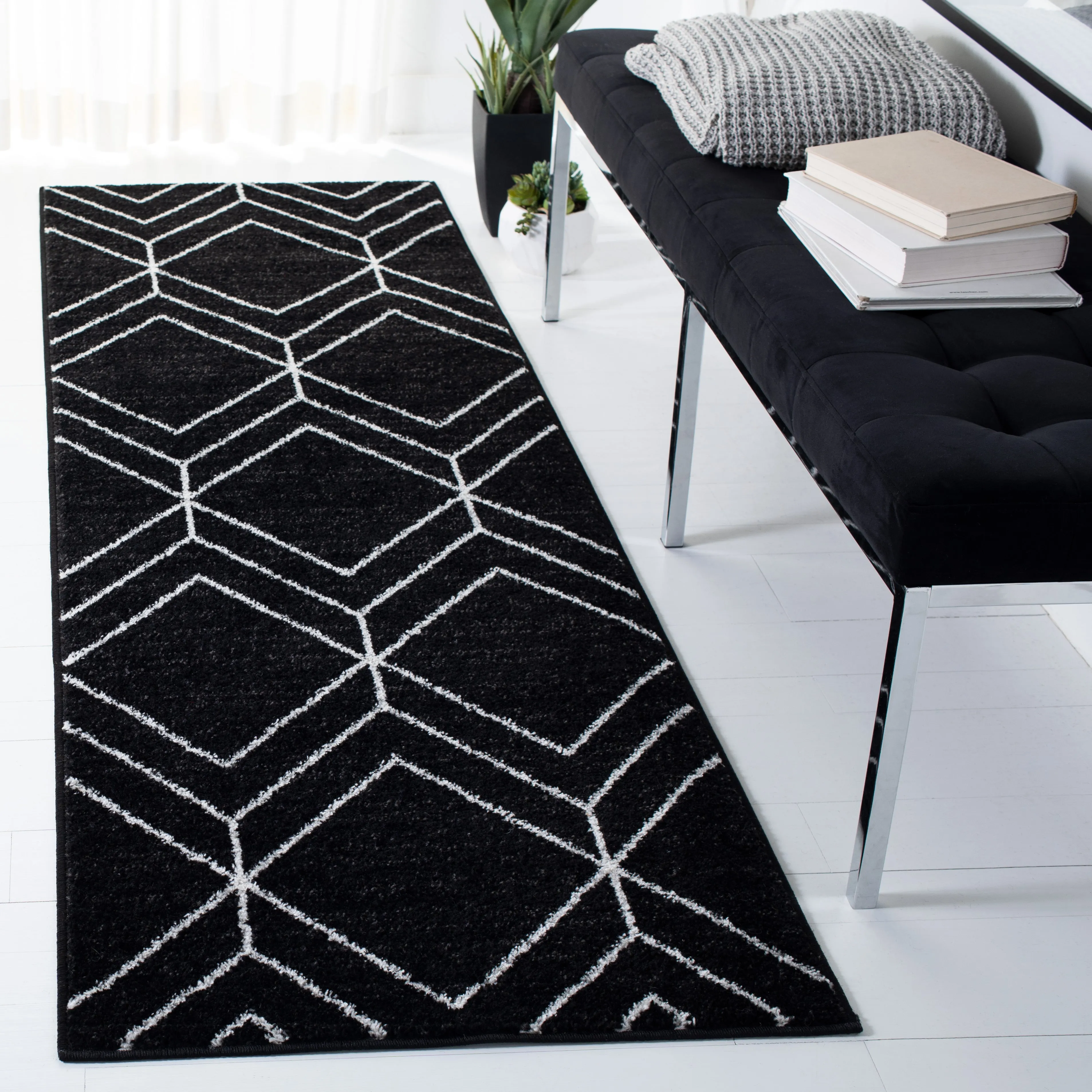 Adirondack Machine Made Area Rug, Black / Ivory Contemporary Style Easy Care