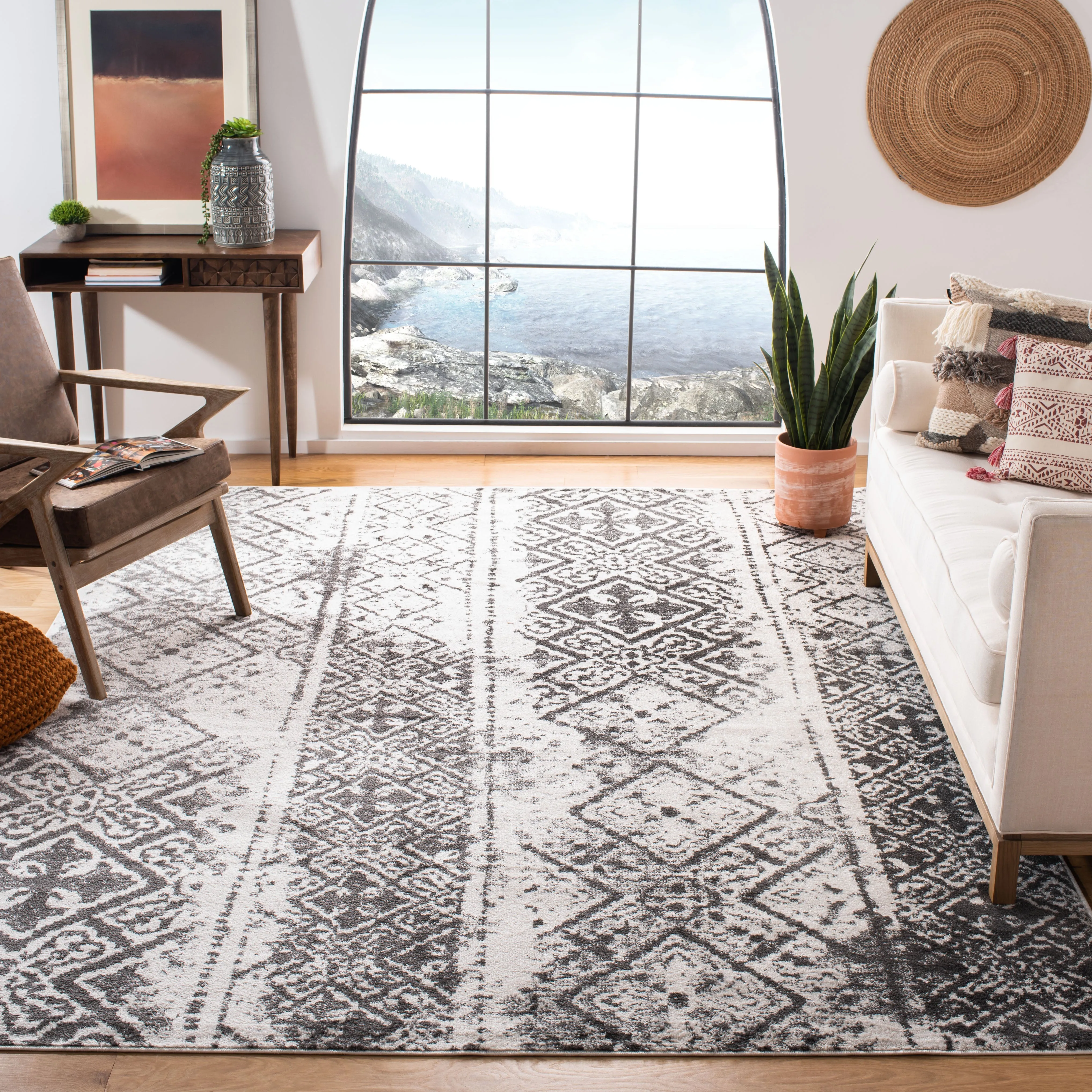 Adirondack Machine Made Area Rug, Silver / Black Traditional Style Easy Care