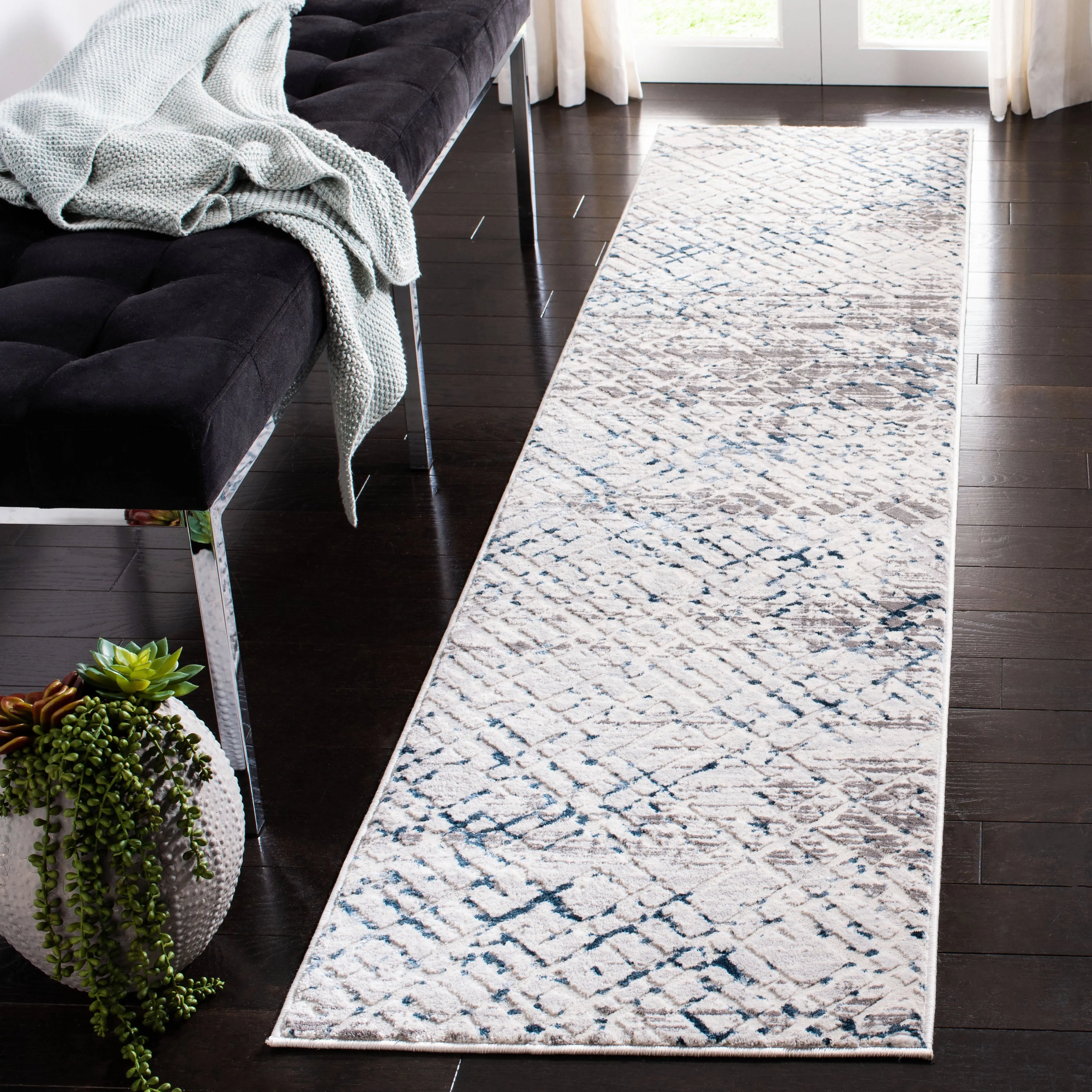 Amalfi Machine Made Area Rug, Cream / Navy Contemporary Style Easy Care