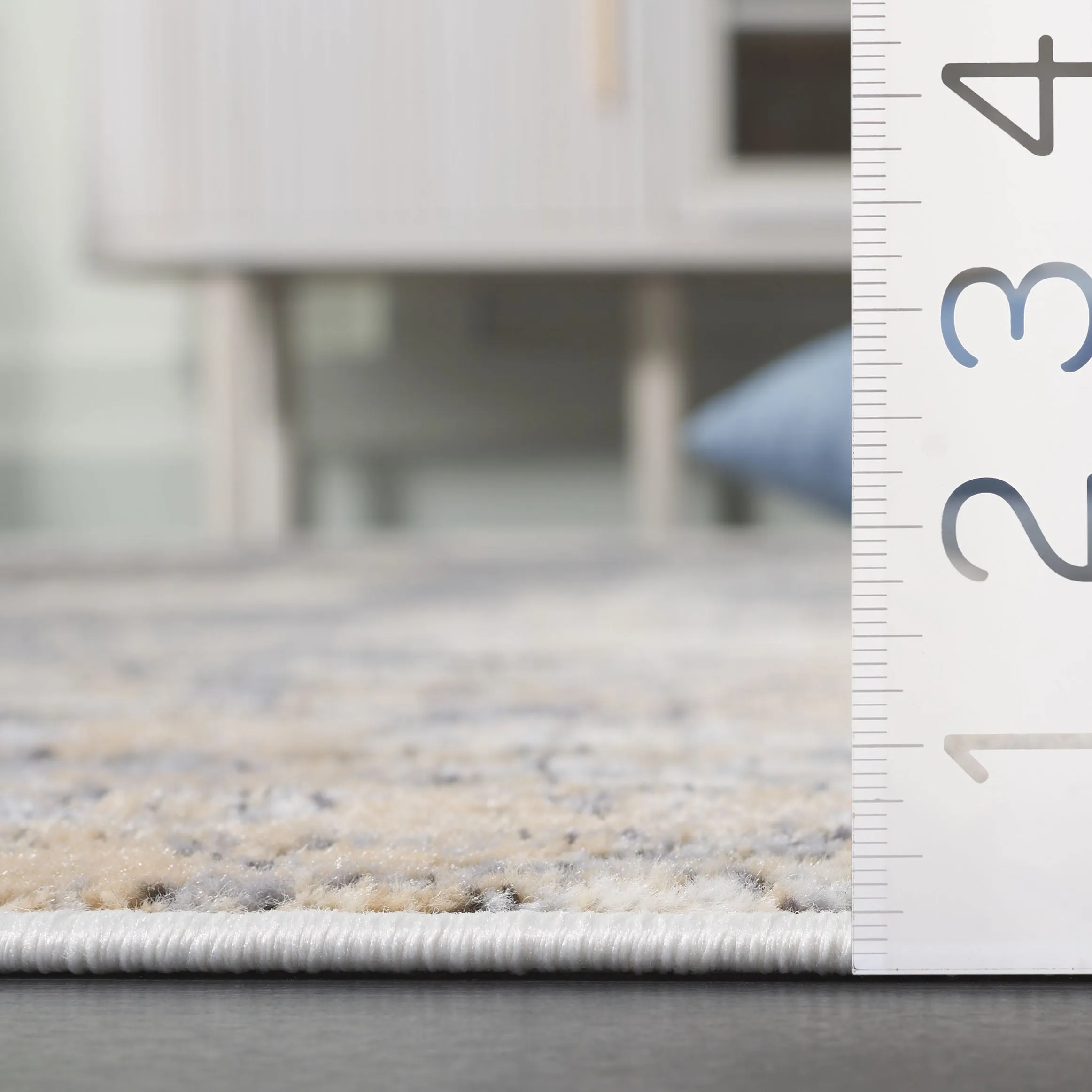 Amelia Machine Made Area Rug, Grey / Gold Contemporary Style Easy Care