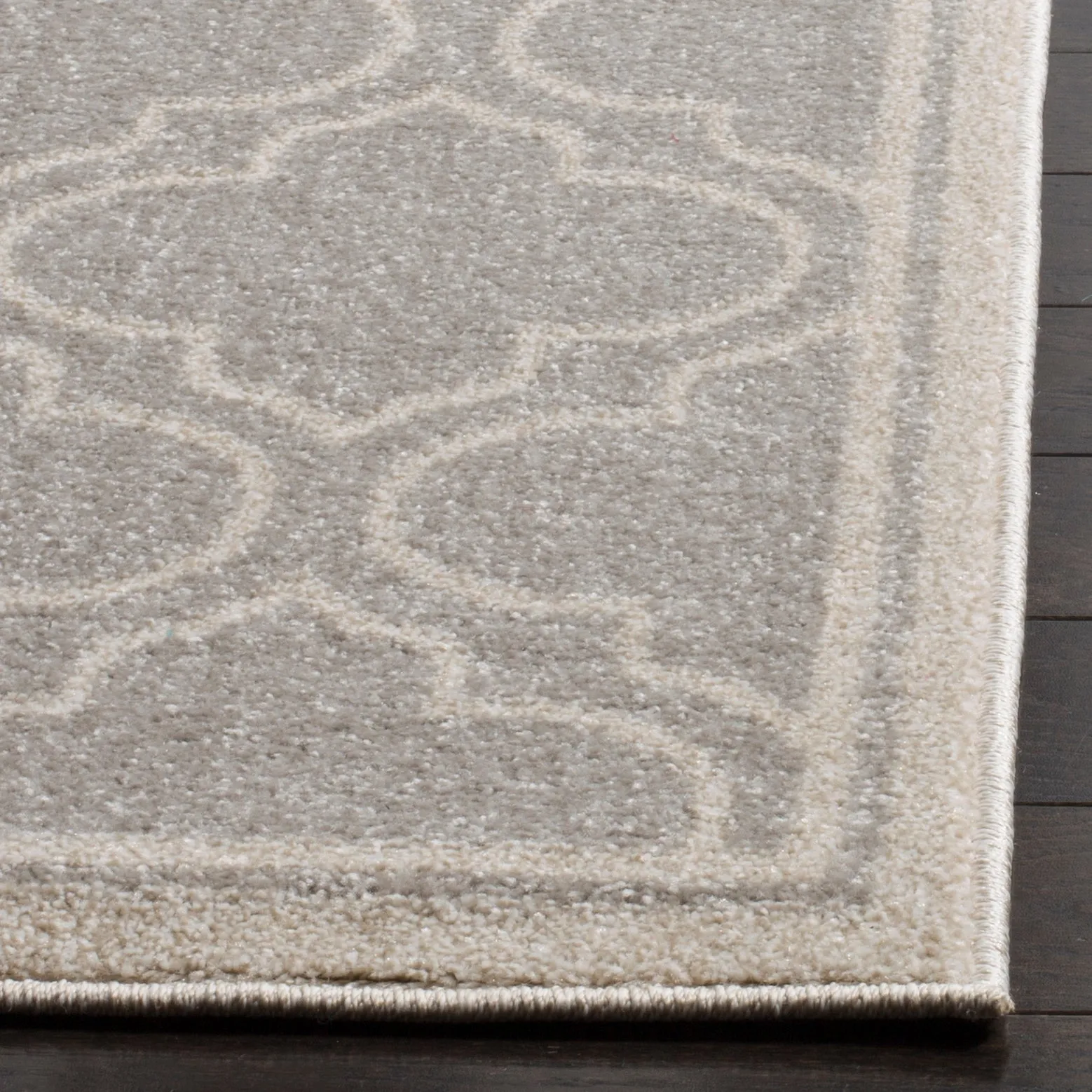 Amherst Machine Made Area Rug, Light Grey / Ivory Contemporary Style Easy Care