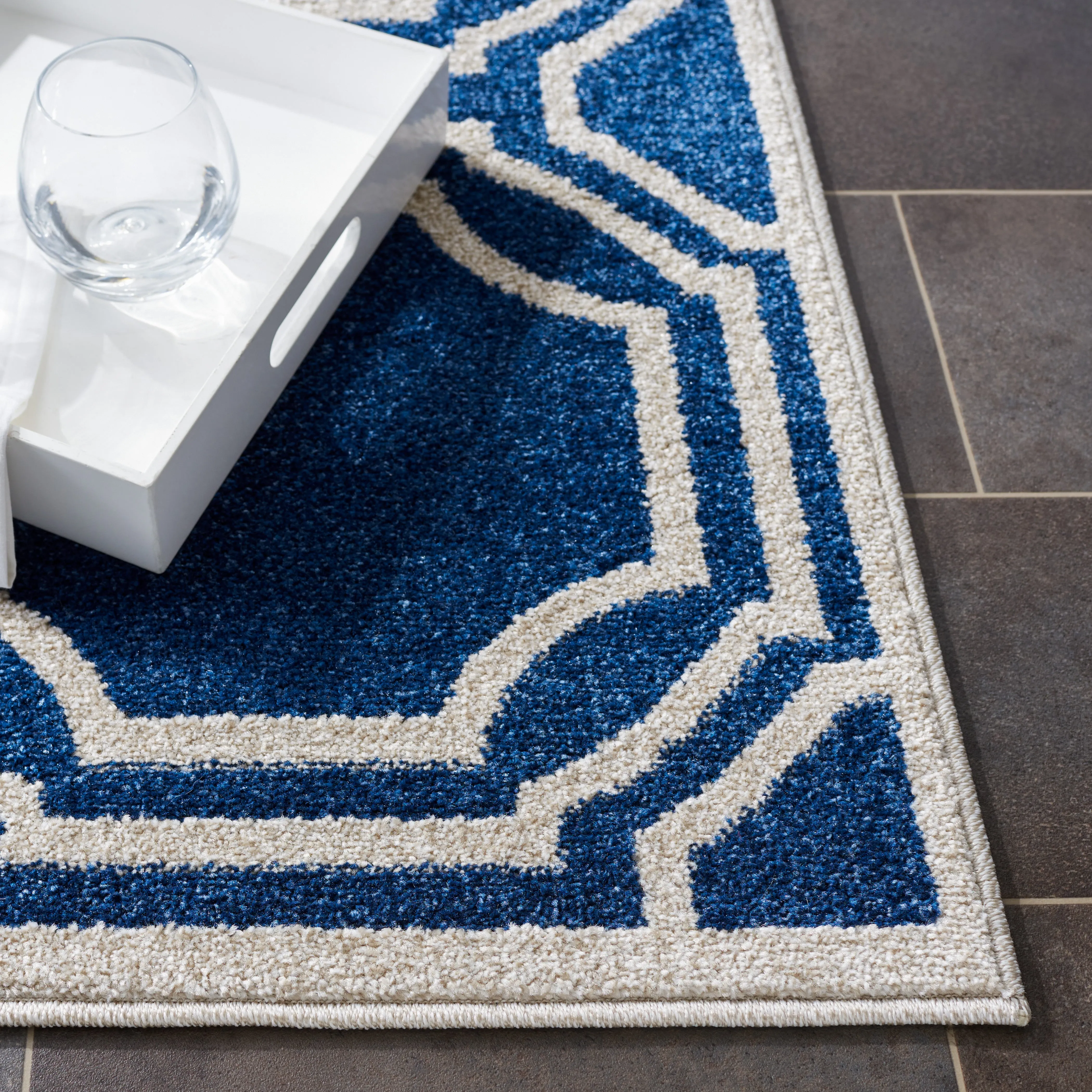 Amherst Machine Made Area Rug, Navy / Ivory Contemporary Style Easy Care