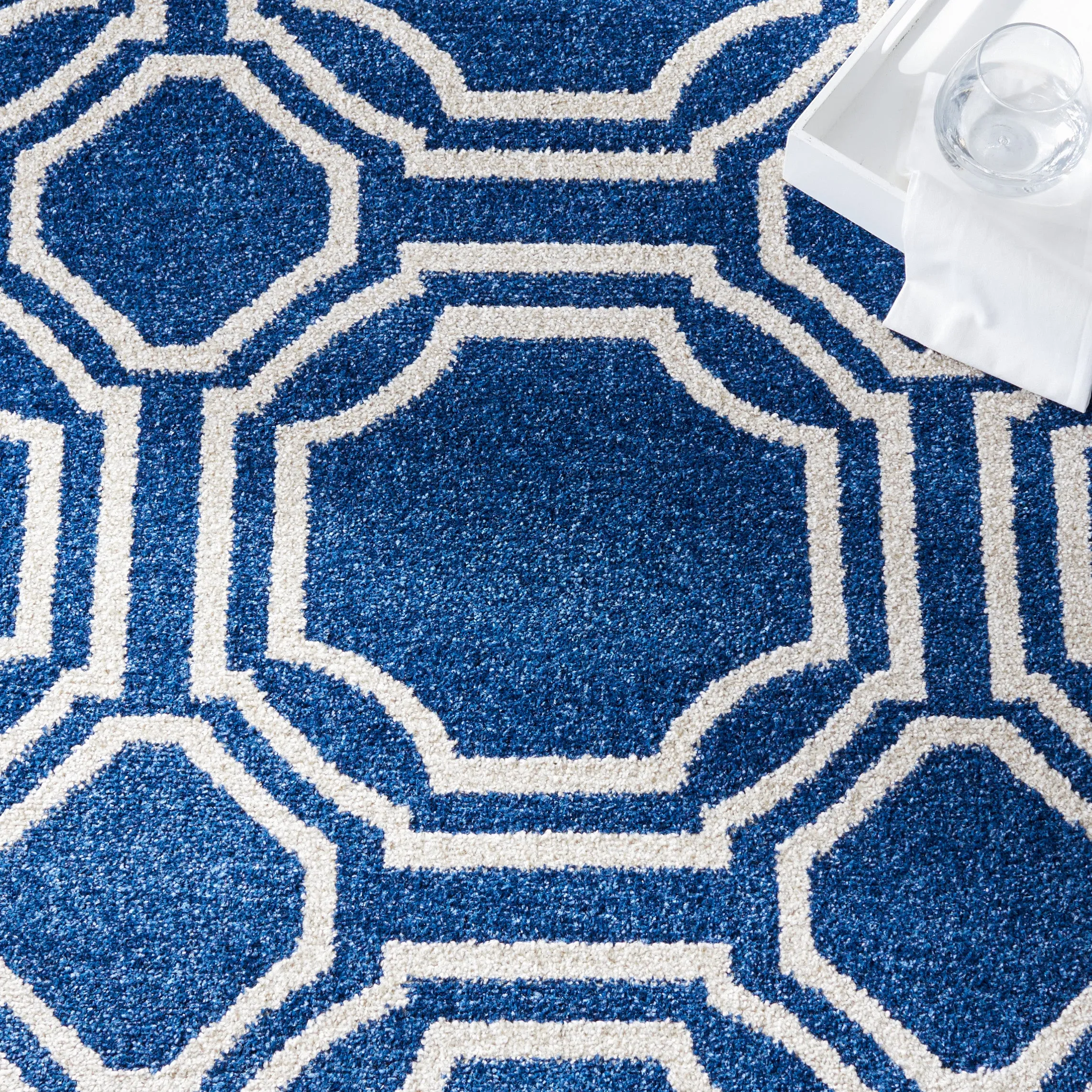 Amherst Machine Made Area Rug, Navy / Ivory Contemporary Style Easy Care