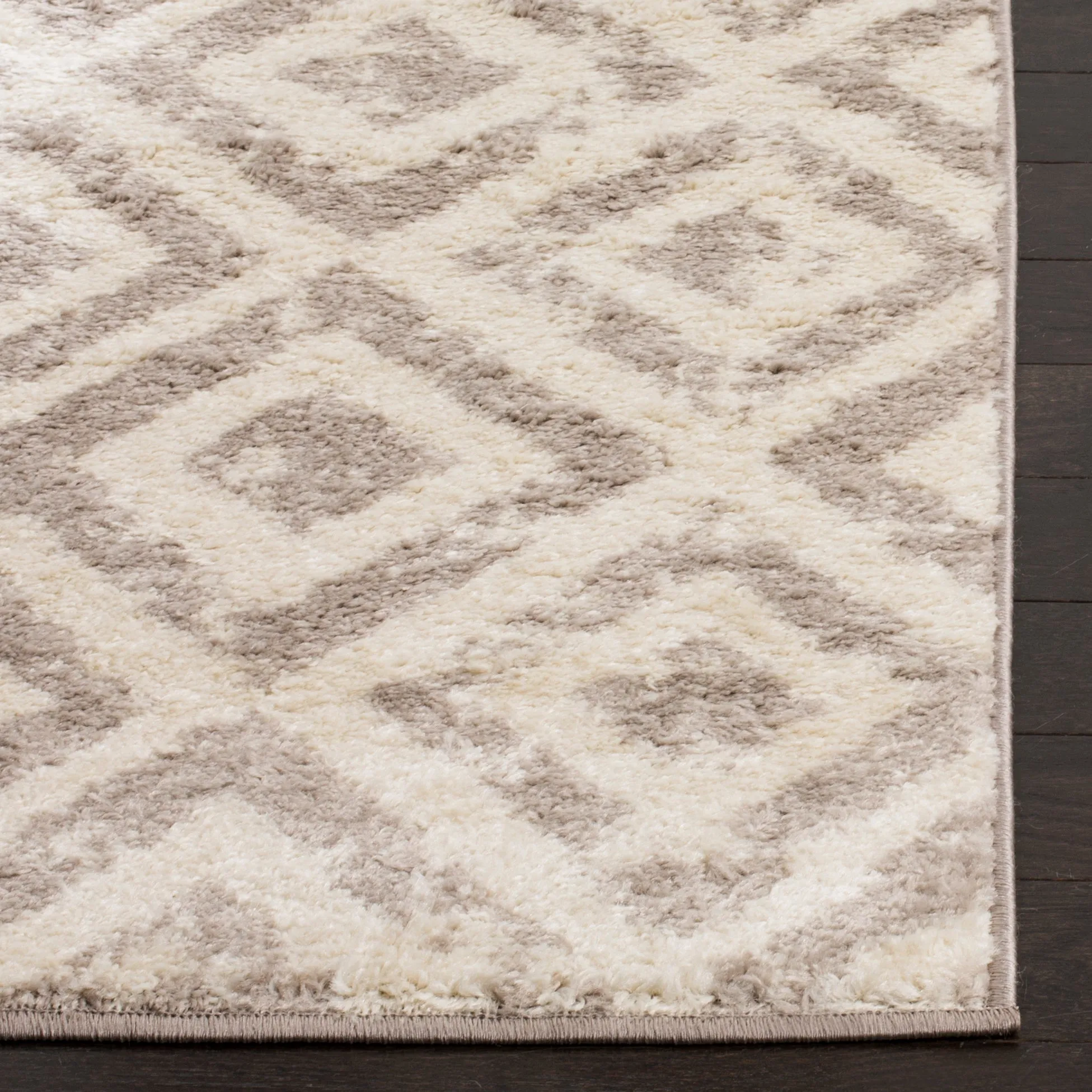 Amsterdam Machine Made Area Rug, Ivory / Mauve Contemporary Style Easy Care