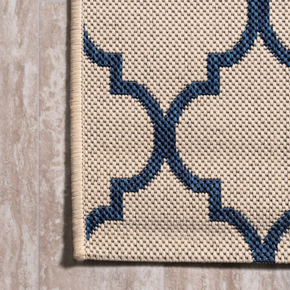 Arabesque Ogee Trellis Indoor/Outdoor  Area Rug