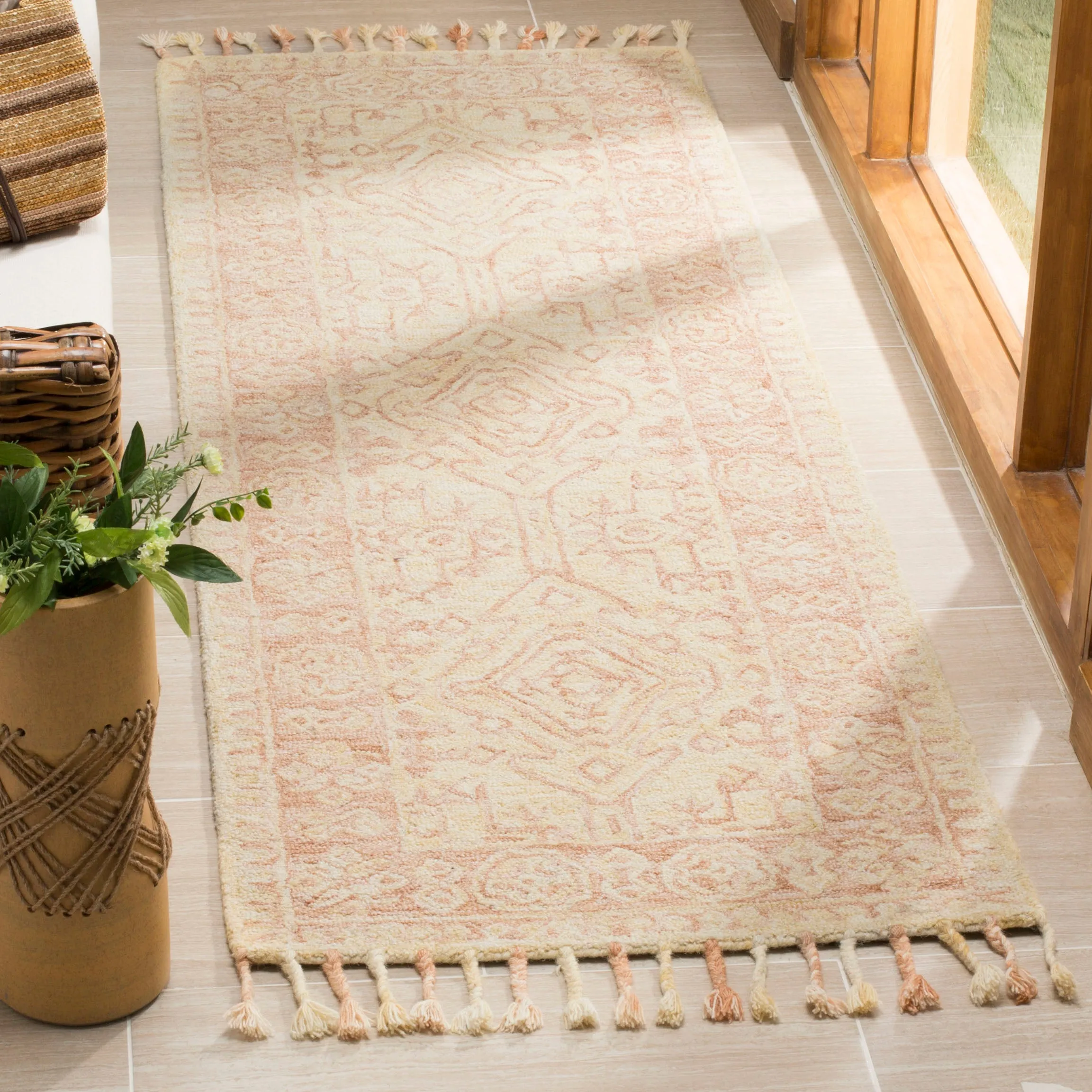 Aspen Hand Made Area Rug, Ivory / Blush Traditional Style Non-Shedding