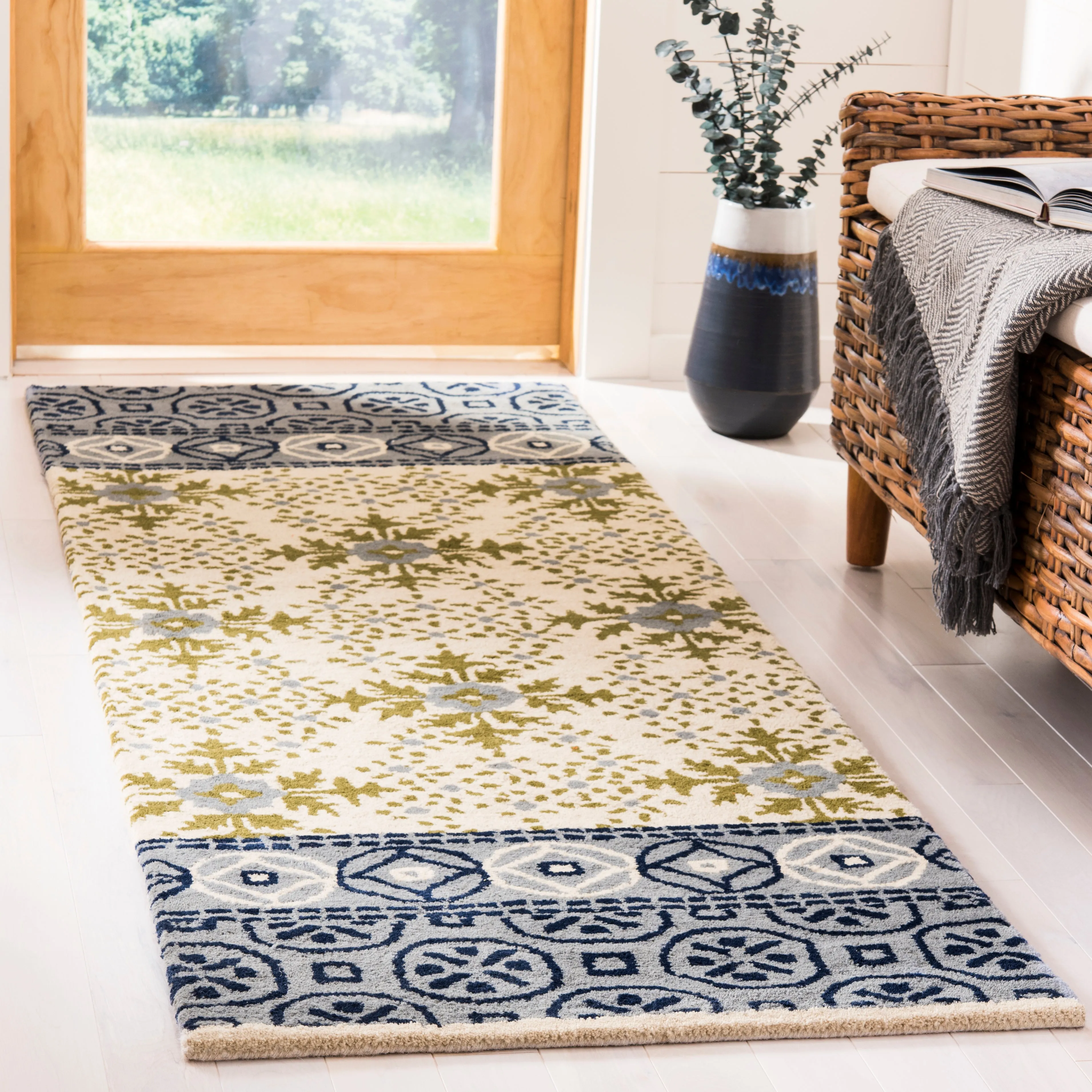 Bella Hand Made Area Rug, Ivory / Blue Traditional Style Non-Shedding