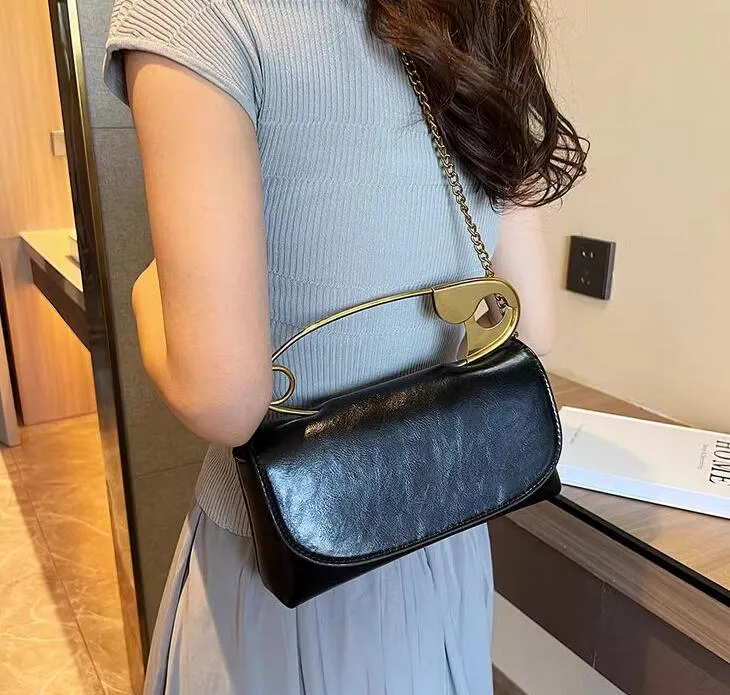 Big Pin style Handbag