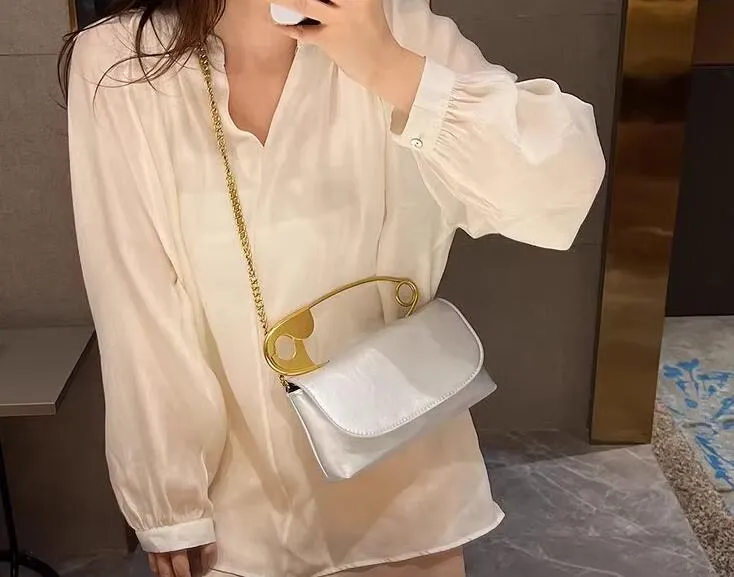 Big Pin style Handbag