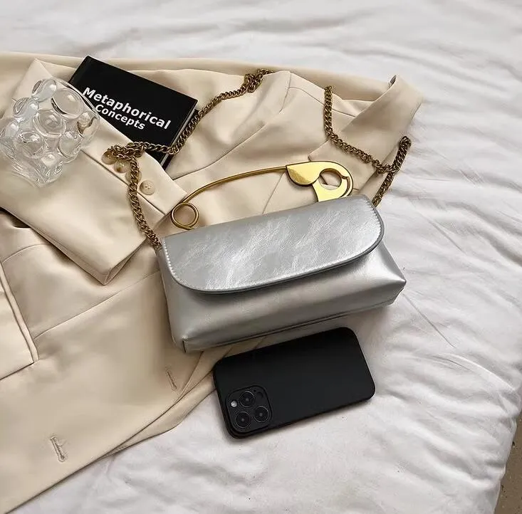 Big Pin style Handbag