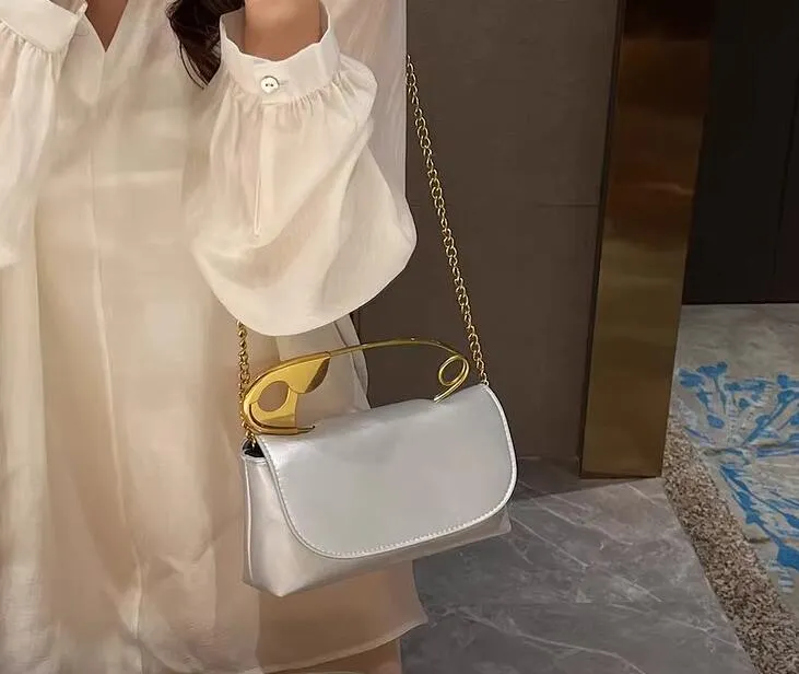 Big Pin style Handbag