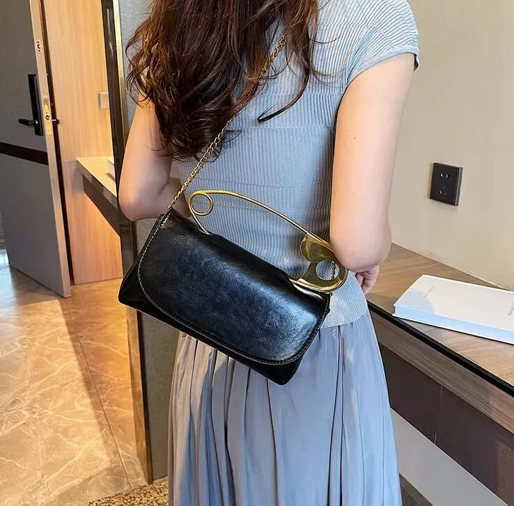 Big Pin style Handbag