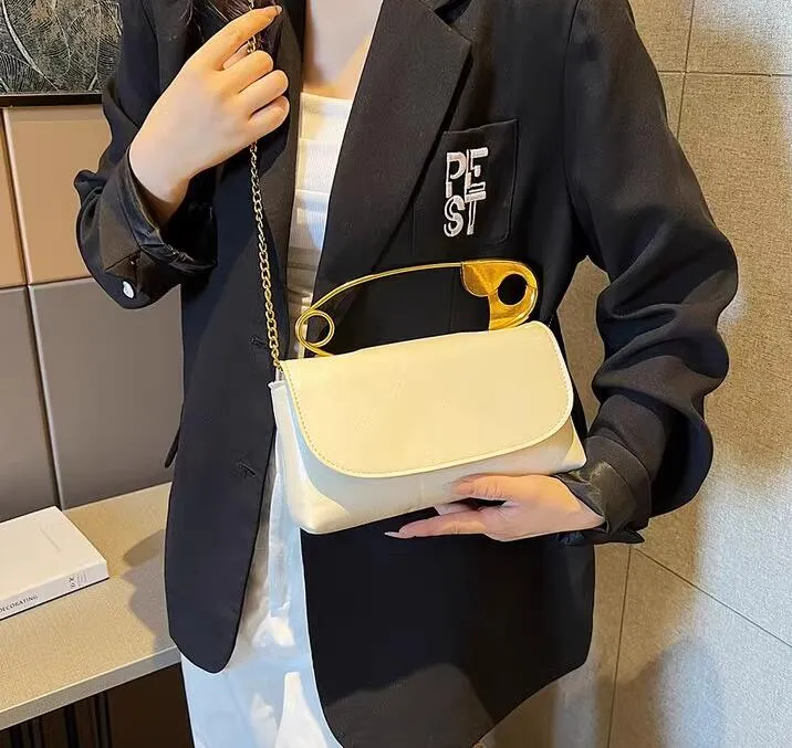 Big Pin style Handbag