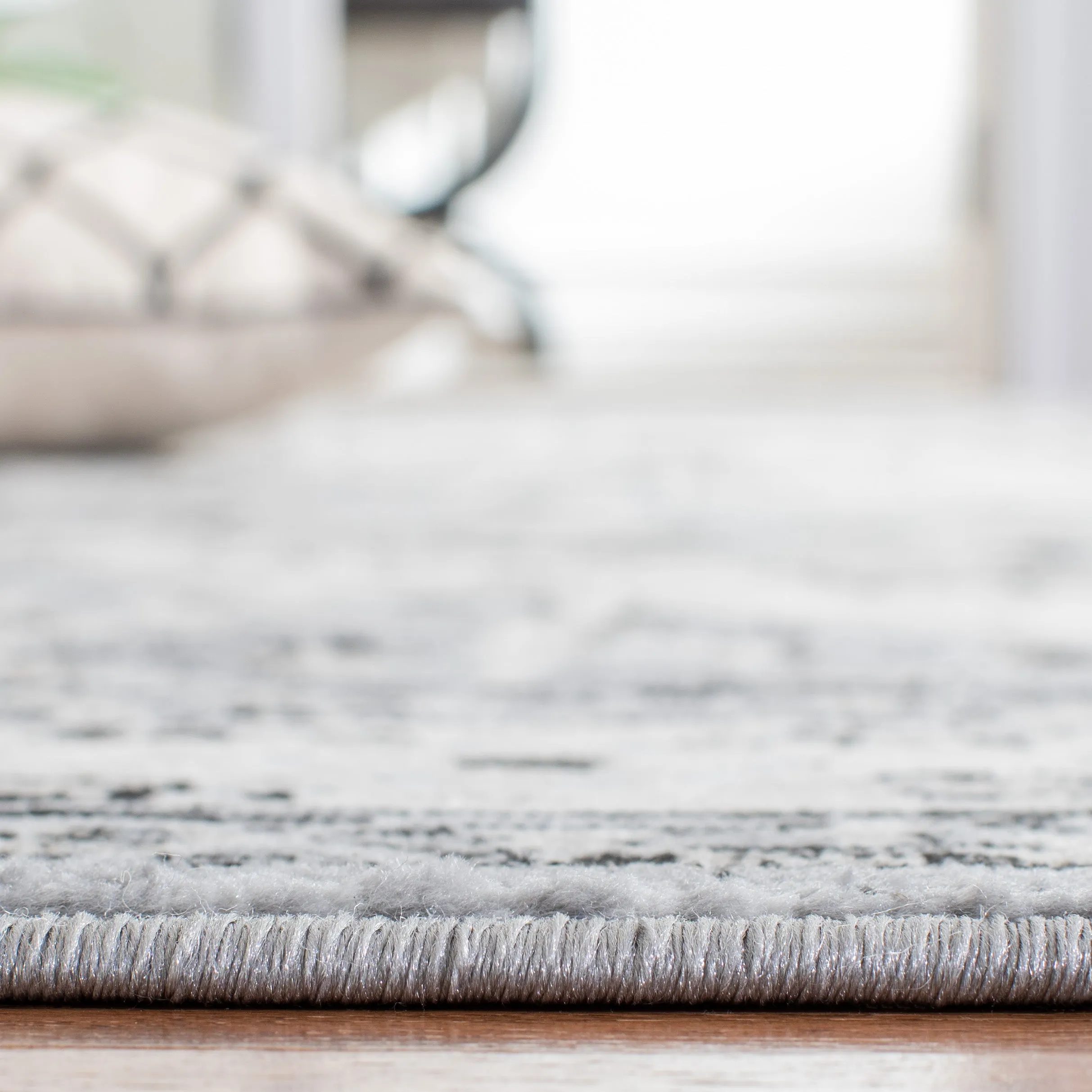 Brentwood Machine Made Area Rug, Grey / Black Traditional Style Easy Care