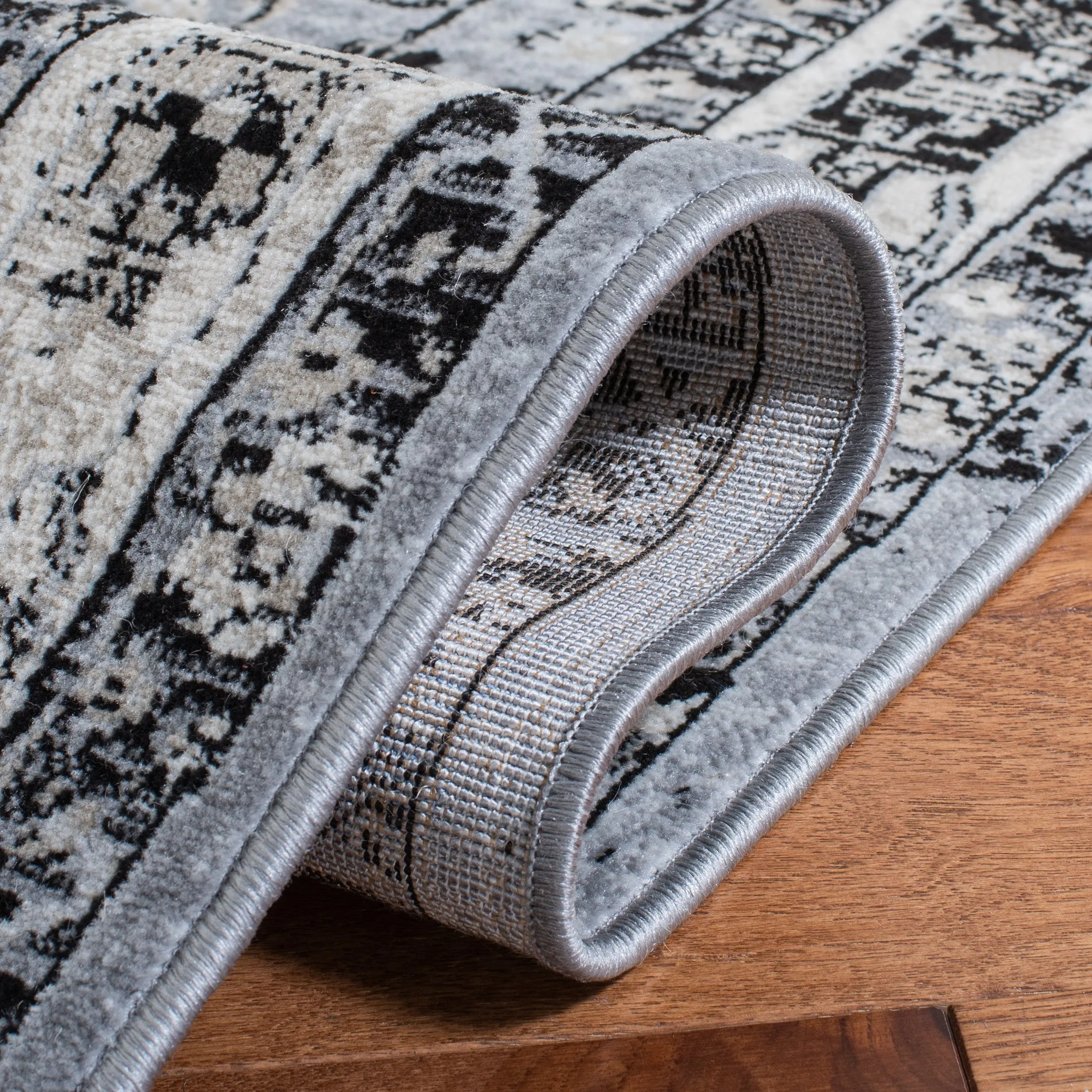 Brentwood Machine Made Area Rug, Grey / Black Traditional Style Easy Care