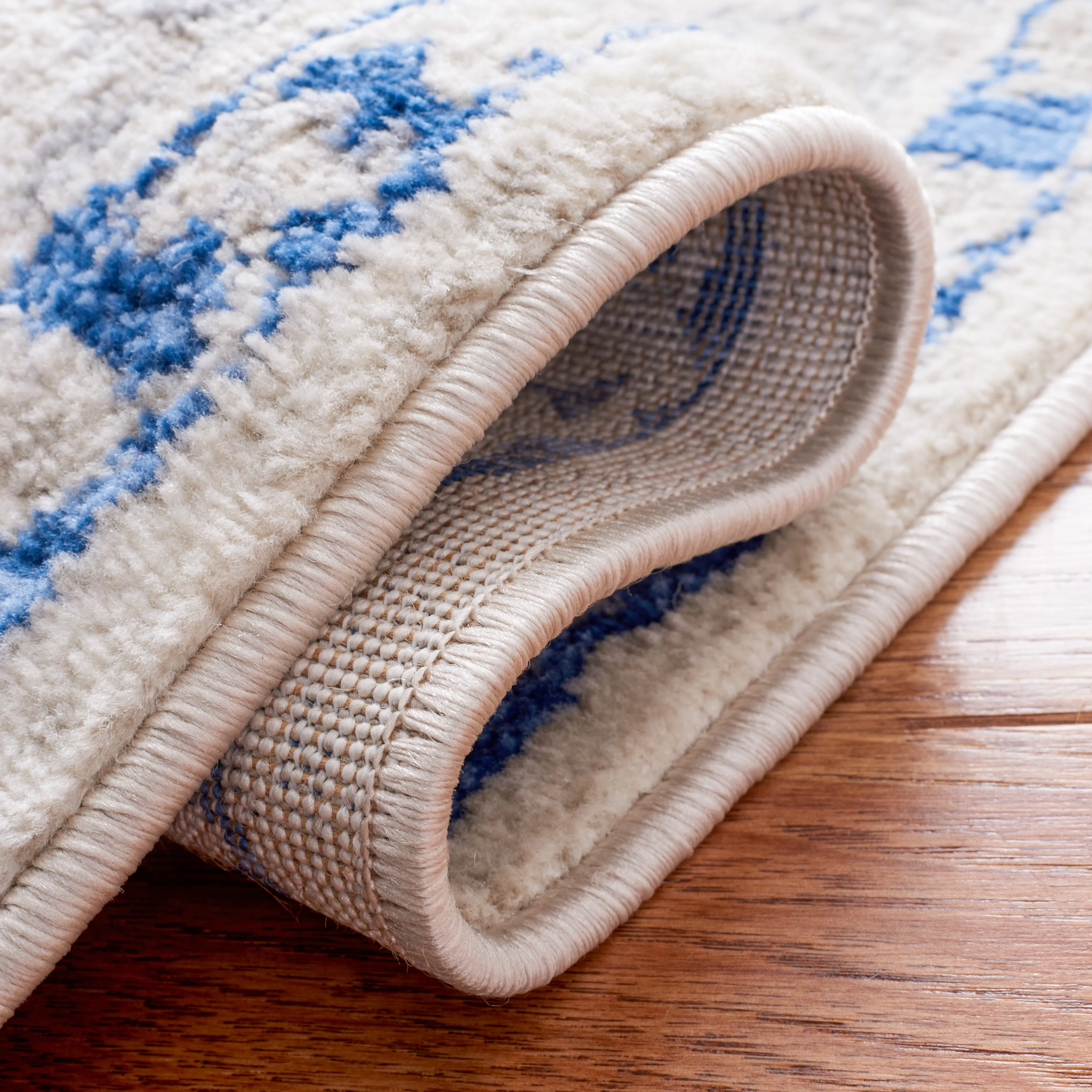 Brentwood Machine Made Area Rug, Ivory / Blue Traditional Style Easy Care