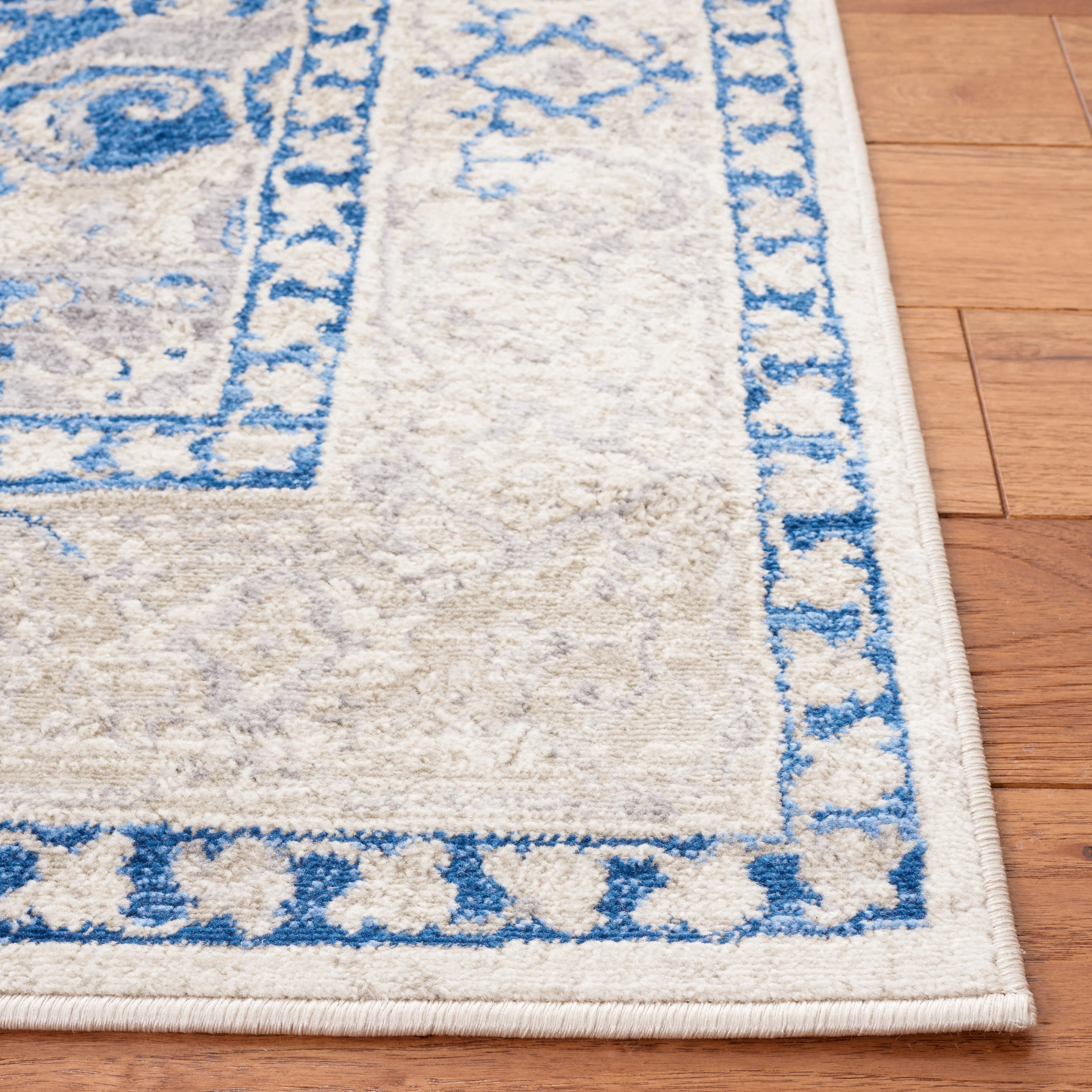 Brentwood Machine Made Area Rug, Ivory / Blue Traditional Style Easy Care