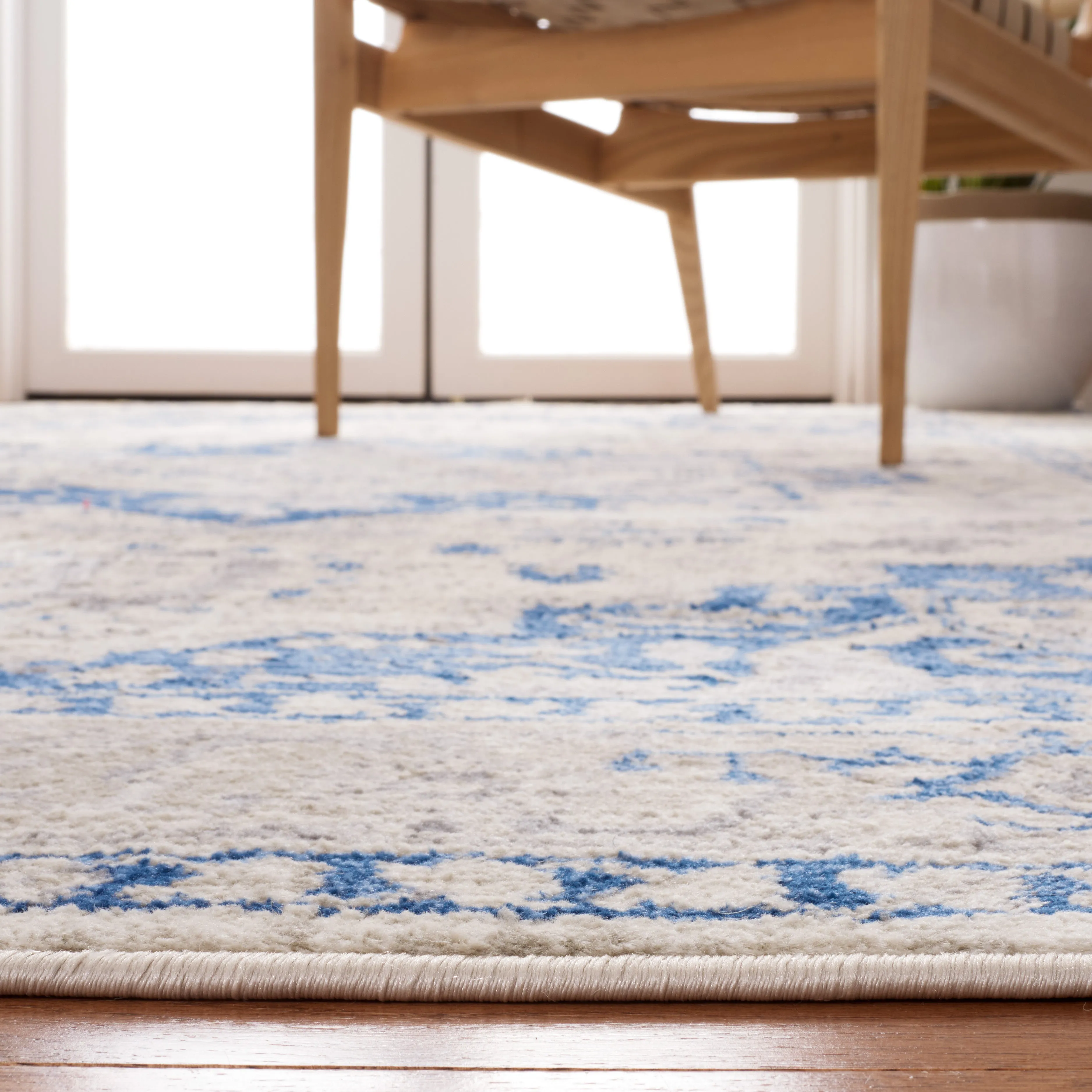 Brentwood Machine Made Area Rug, Ivory / Blue Traditional Style Easy Care