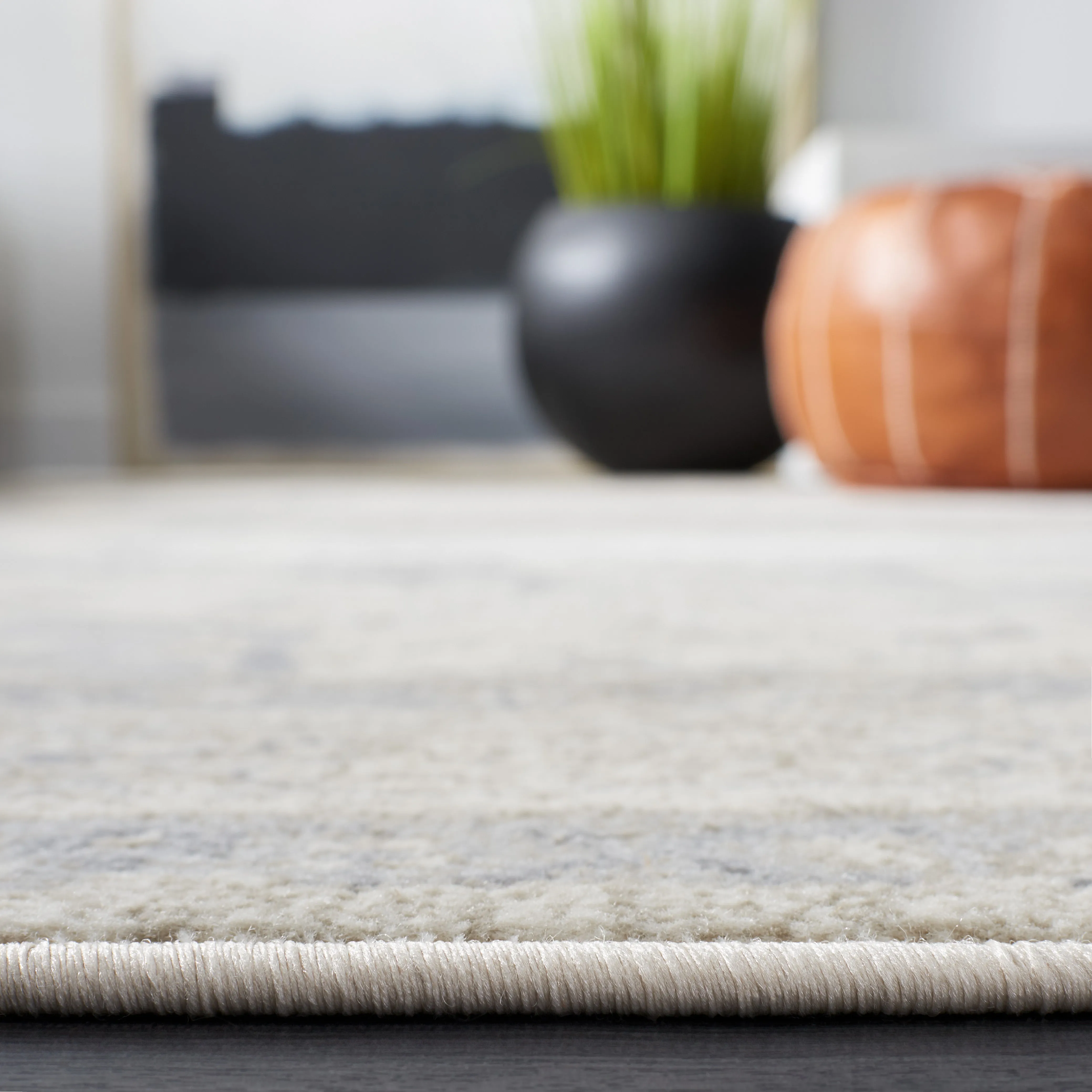 Brentwood Machine Made Area Rug, Ivory / Grey Traditional Style Easy Care