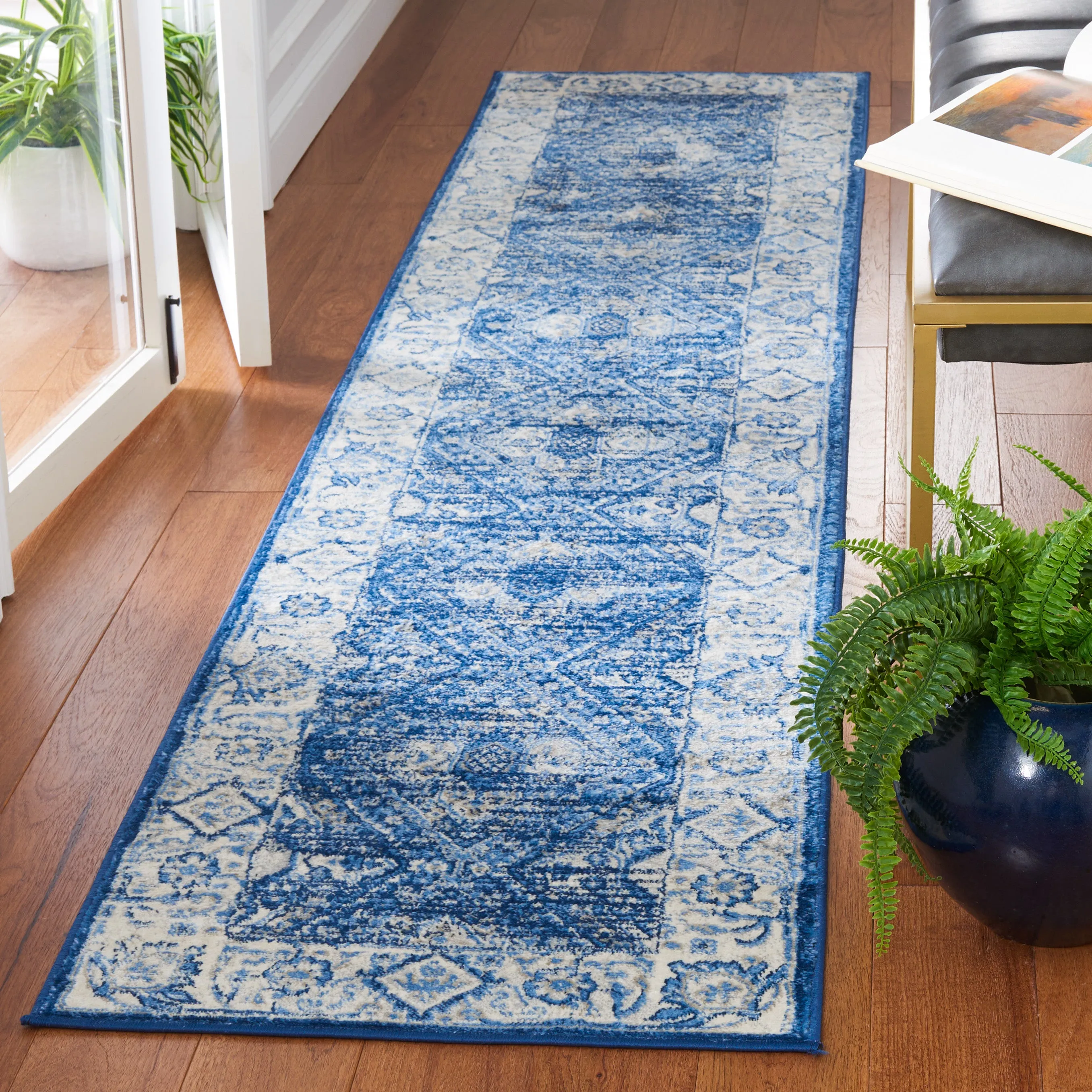Brentwood Machine Made Area Rug, Ivory / Navy Traditional Style Easy Care
