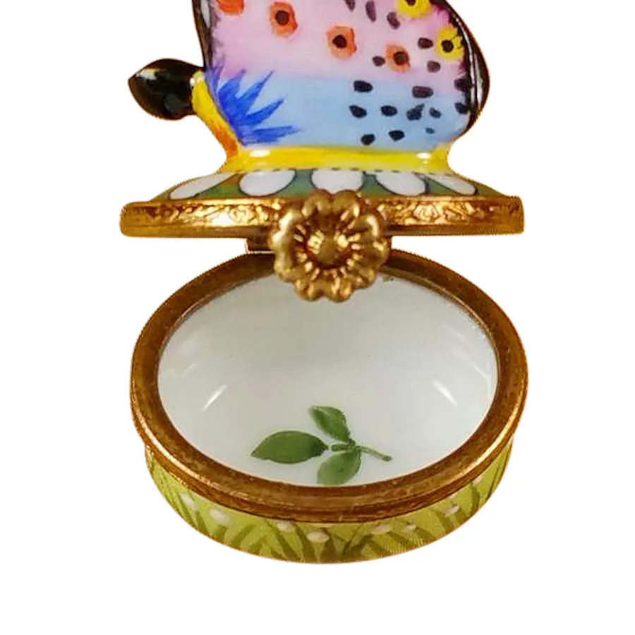 Butterfly on Daisy Limoges Limoges Boxes collectors shop