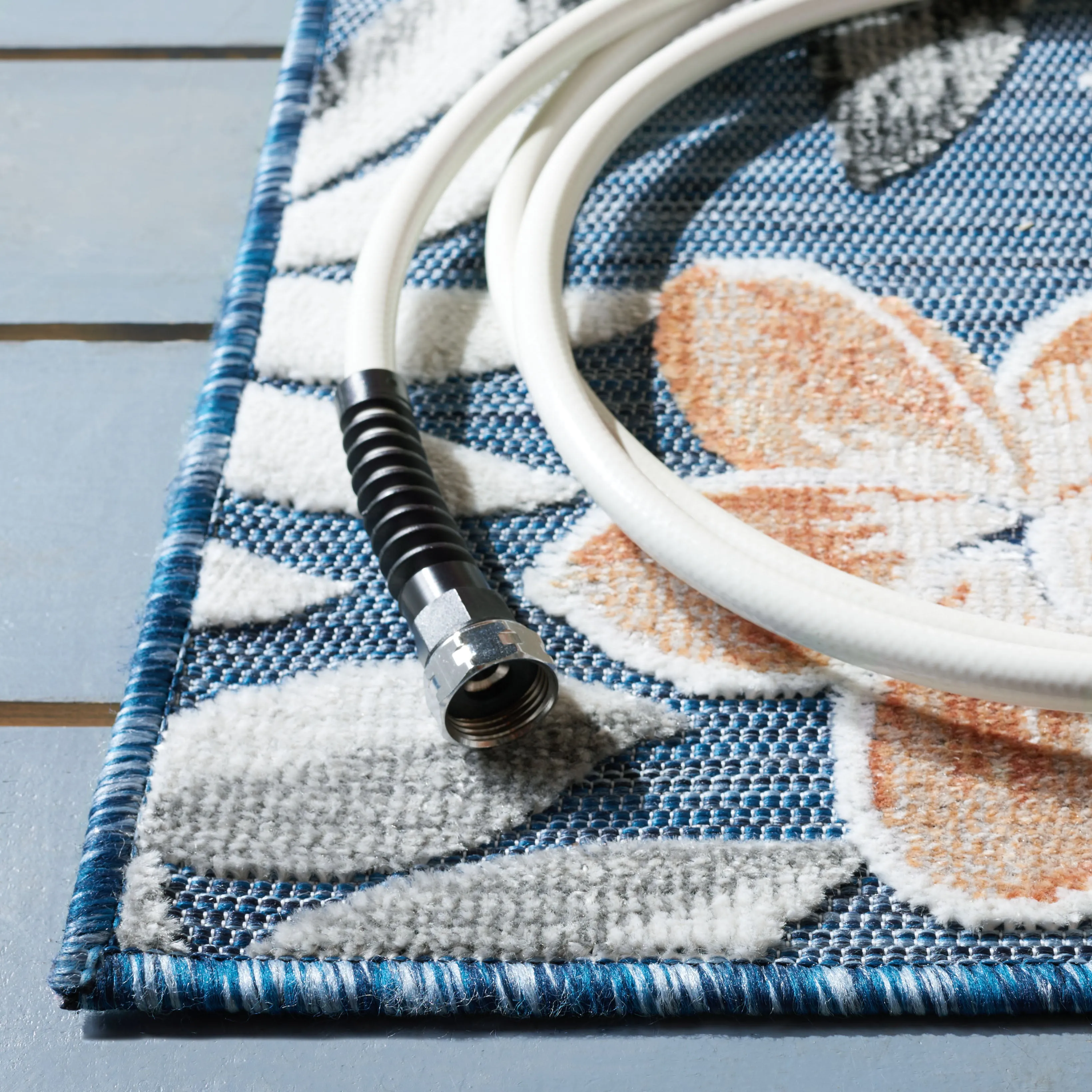 Cabana Machine Made Indoor/Outdoor Area Rug, Blue / Grey Country Floral Style Easy Care