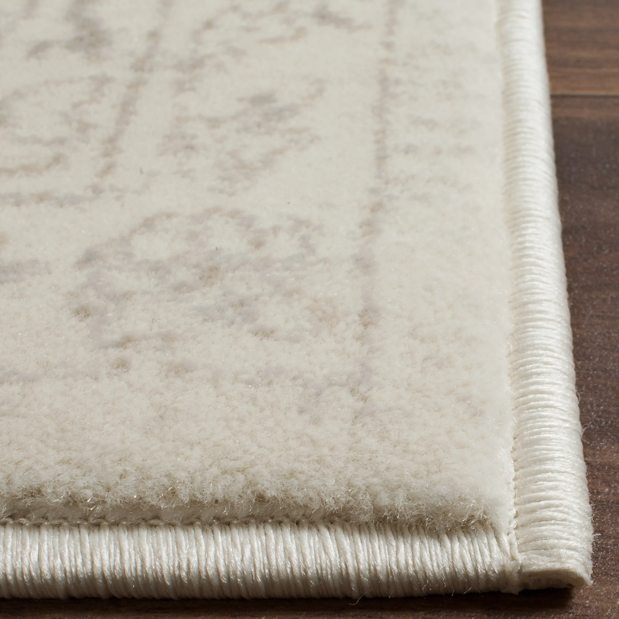 Carnegie Machine Made Area Rug, Cream / Light Grey Traditional Style Easy Care
