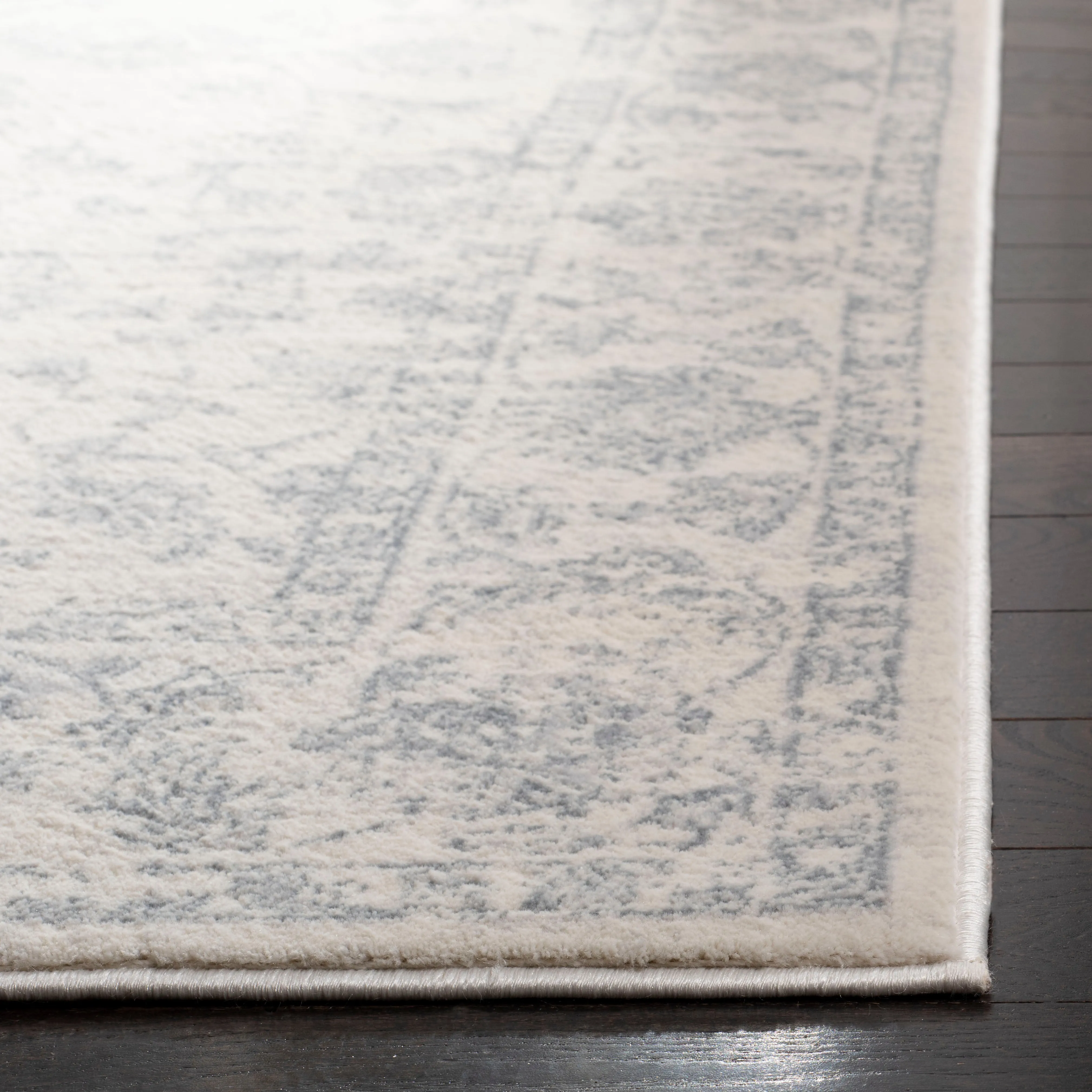 Carnegie Machine Made Area Rug, Cream / Light Grey Traditional Style Easy Care