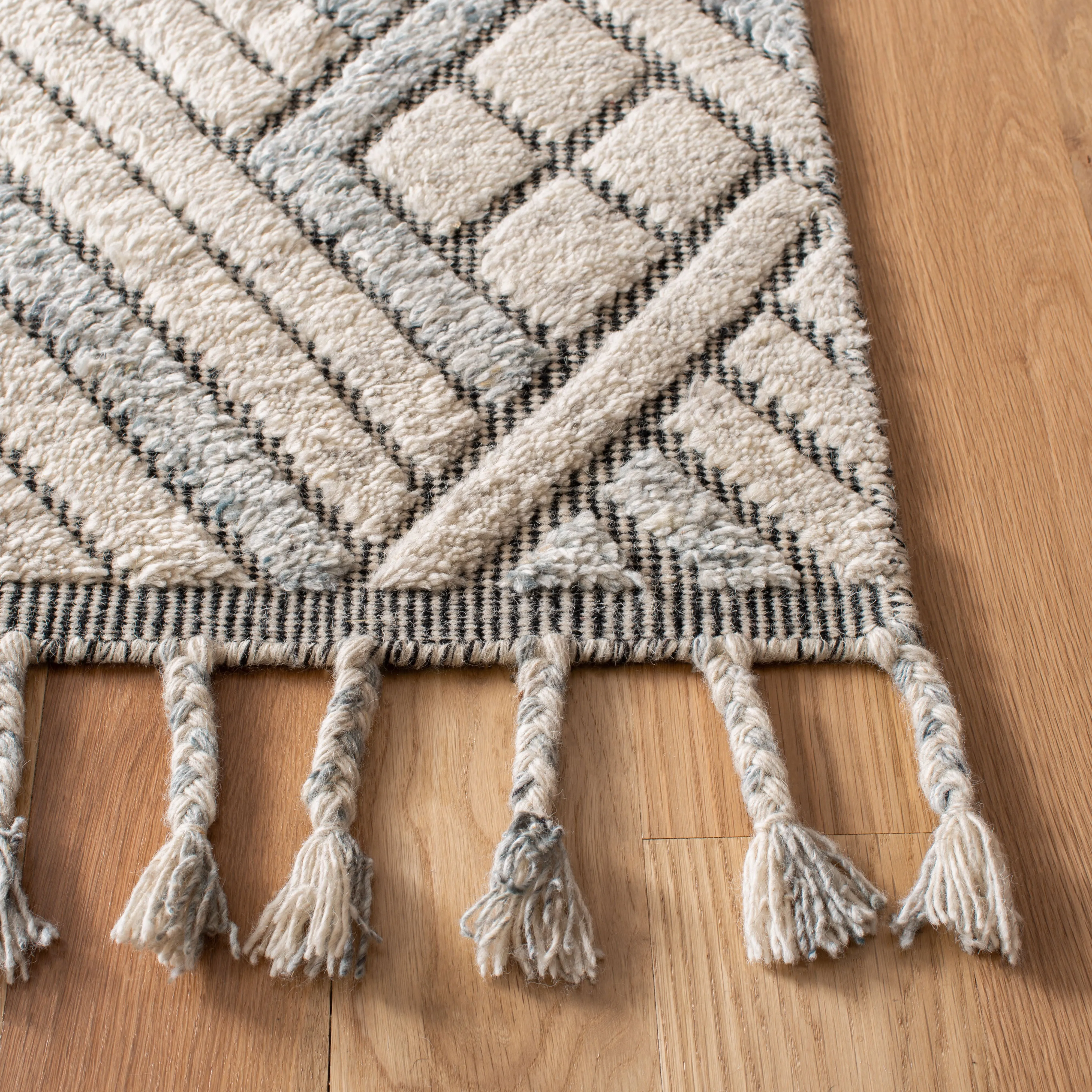 Casablanca Hand Made Area Rug, Grey / Ivory Bohemian Style Non-Shedding