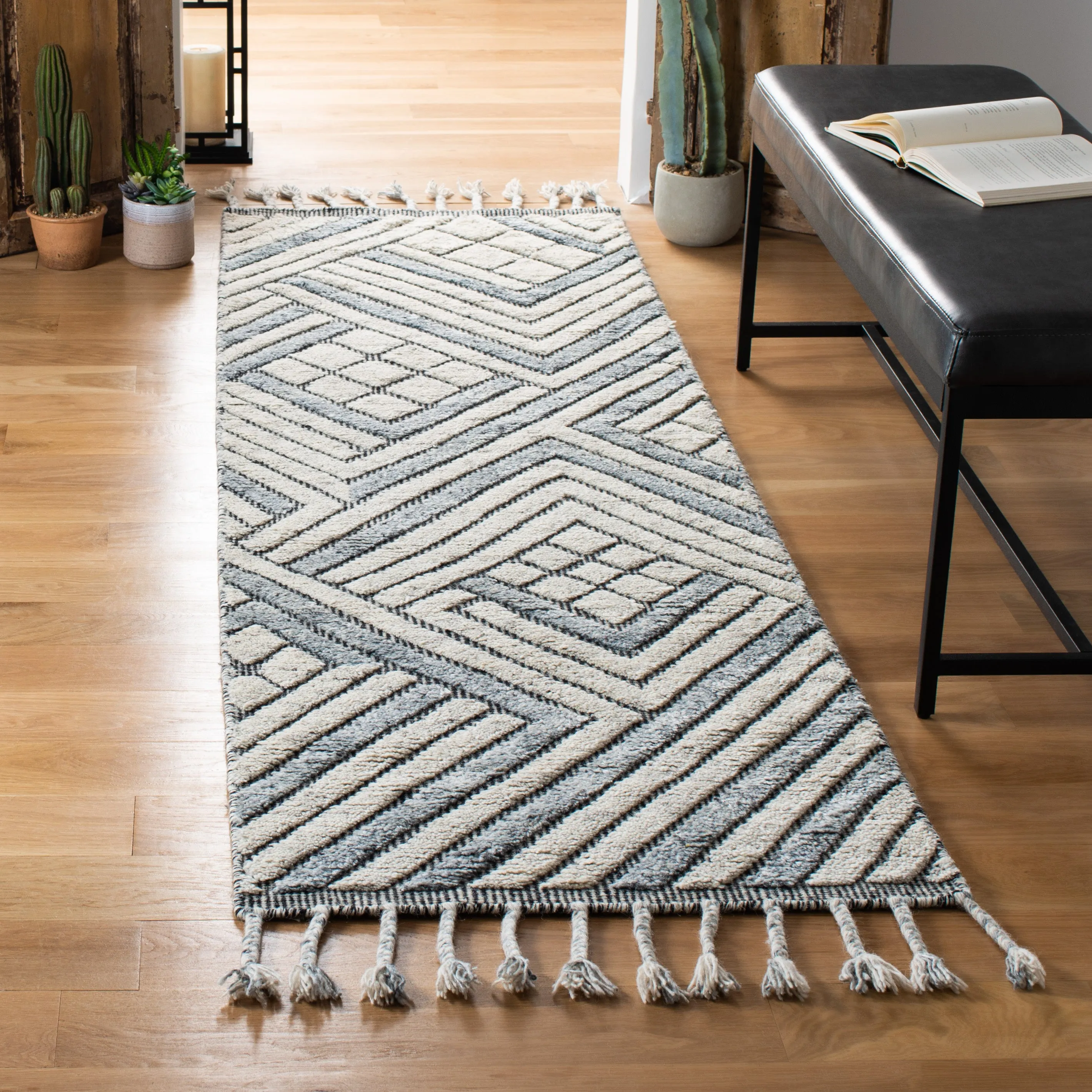Casablanca Hand Made Area Rug, Grey / Ivory Bohemian Style Non-Shedding