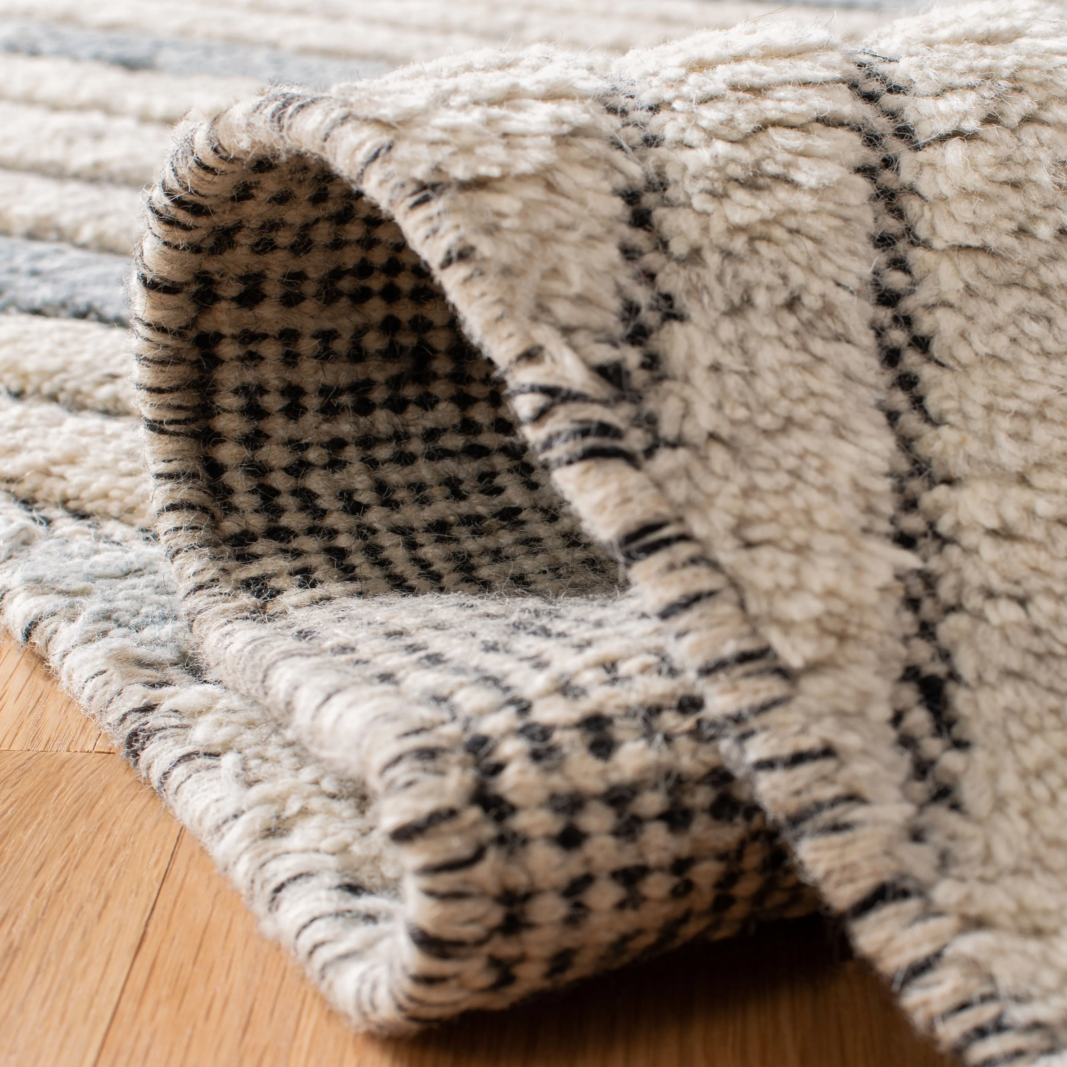 Casablanca Hand Made Area Rug, Grey / Ivory Bohemian Style Non-Shedding
