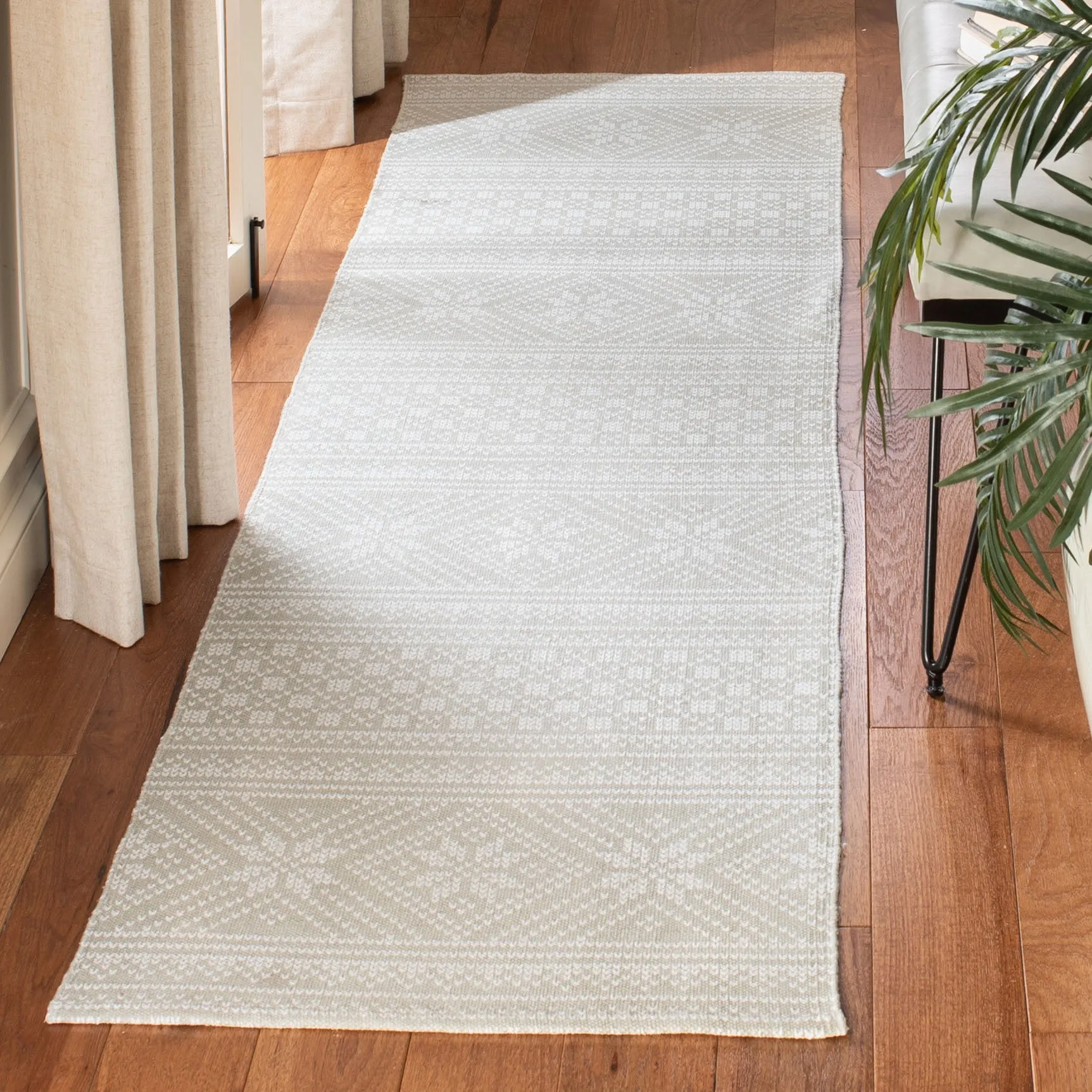 Cedar Brook Hand Made Area Rug, Silver / Ivory Bohemian Style Non-Shedding