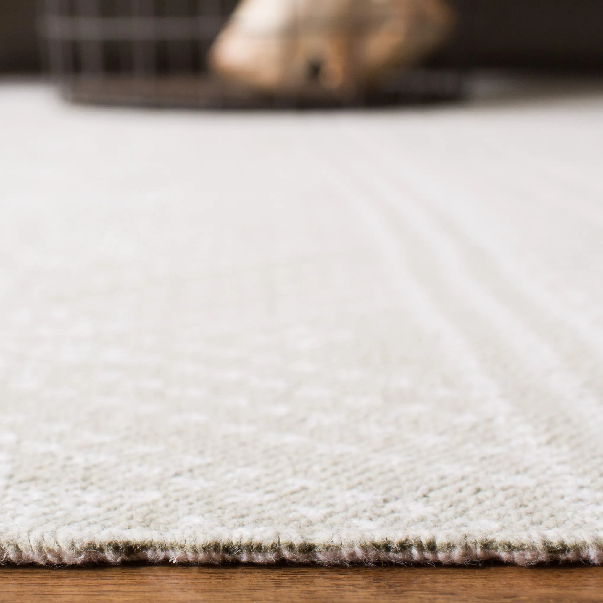 Cedar Brook Hand Made Area Rug, Silver / Ivory Bohemian Style Non-Shedding