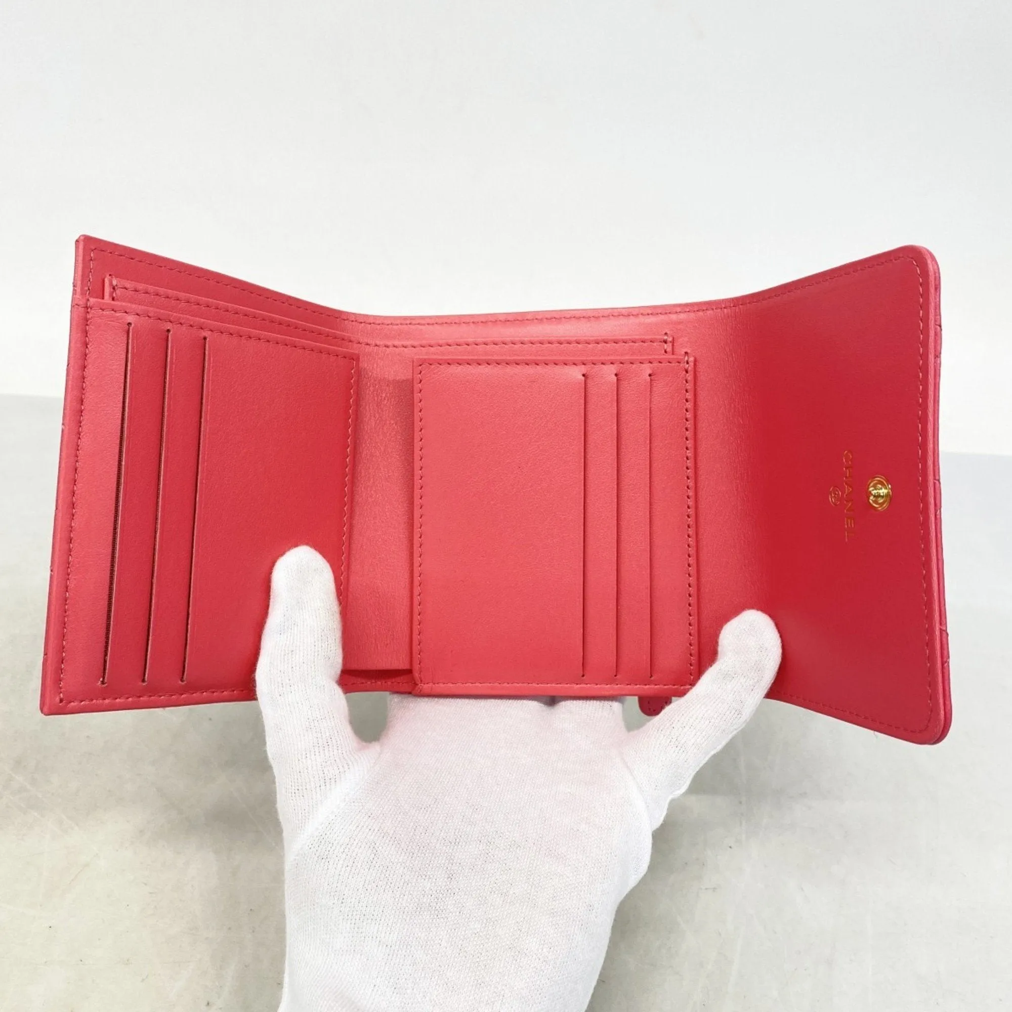 Chanel Leather Wallet (Tri-Fold) (Pre-Owned)