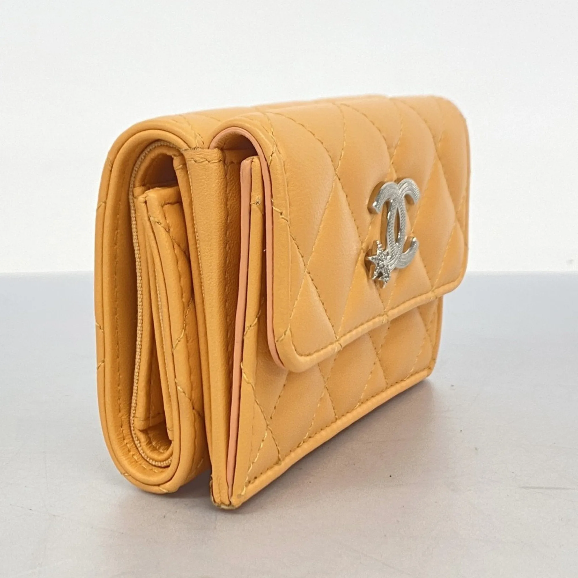 Chanel Leather Wallet (Tri-Fold) (Pre-Owned)