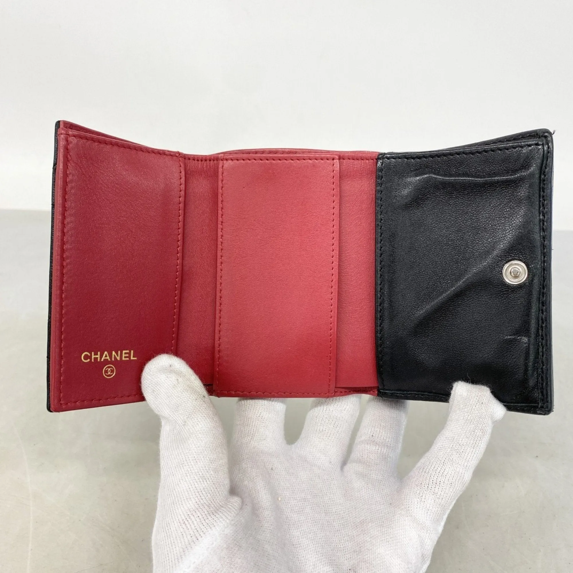 Chanel Leather Wallet (Tri-Fold) (Pre-Owned)
