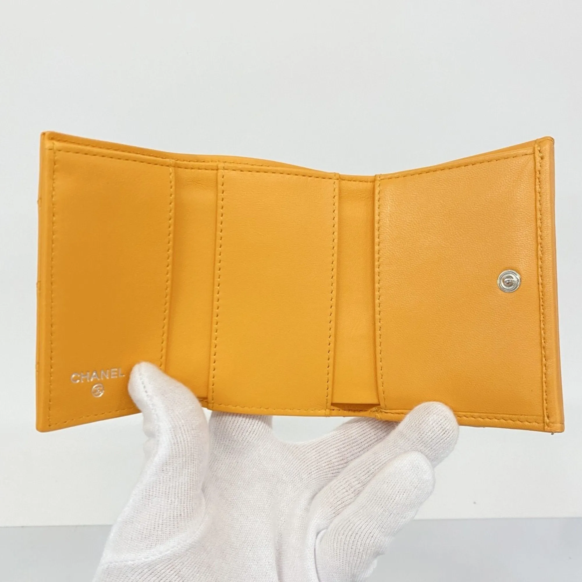 Chanel Leather Wallet (Tri-Fold) (Pre-Owned)