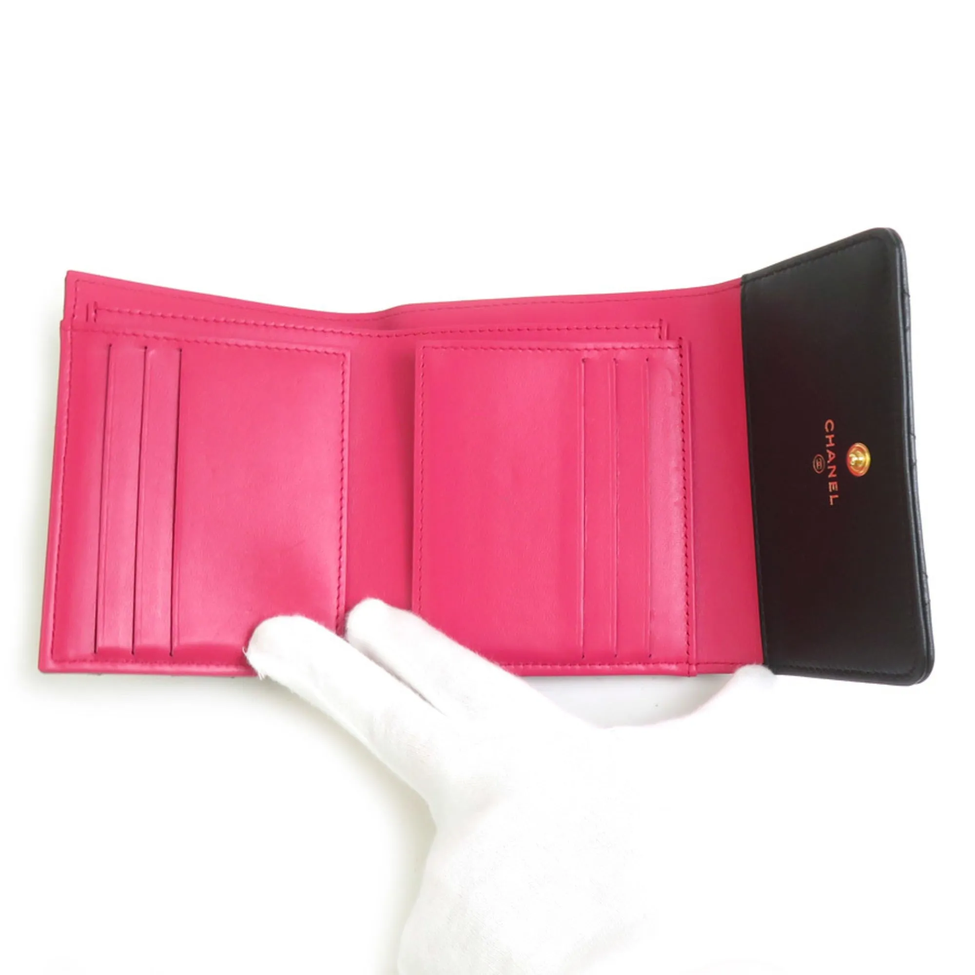 Chanel pink Leather Wallet (Bi-Fold) (Pre-Owned)