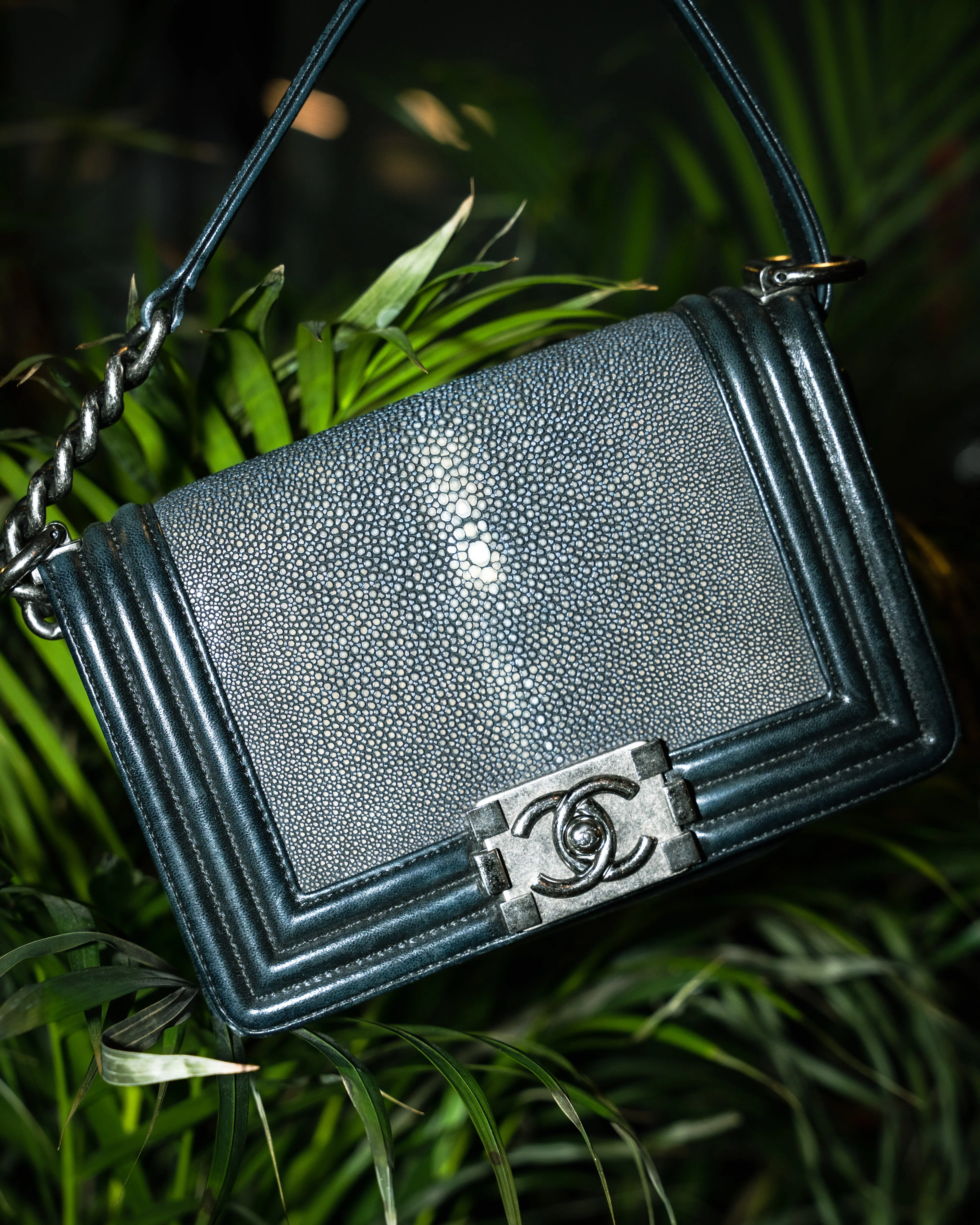CHANEL - RARE BAG BOY SMALL BLACK STINGRAY