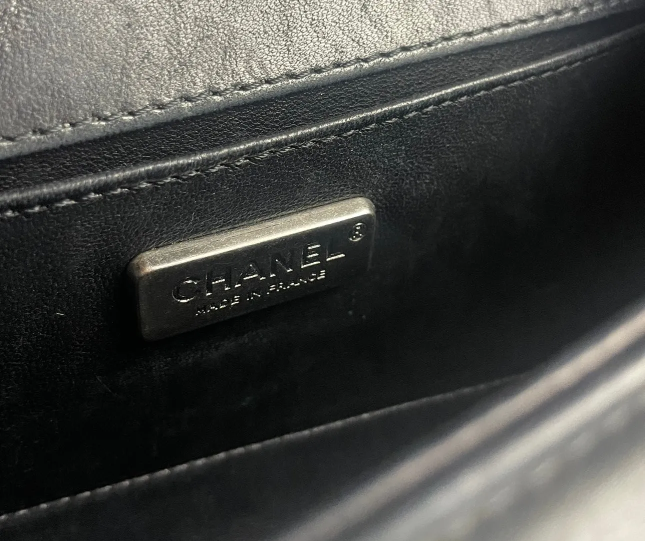 CHANEL - RARE BAG BOY SMALL BLACK STINGRAY