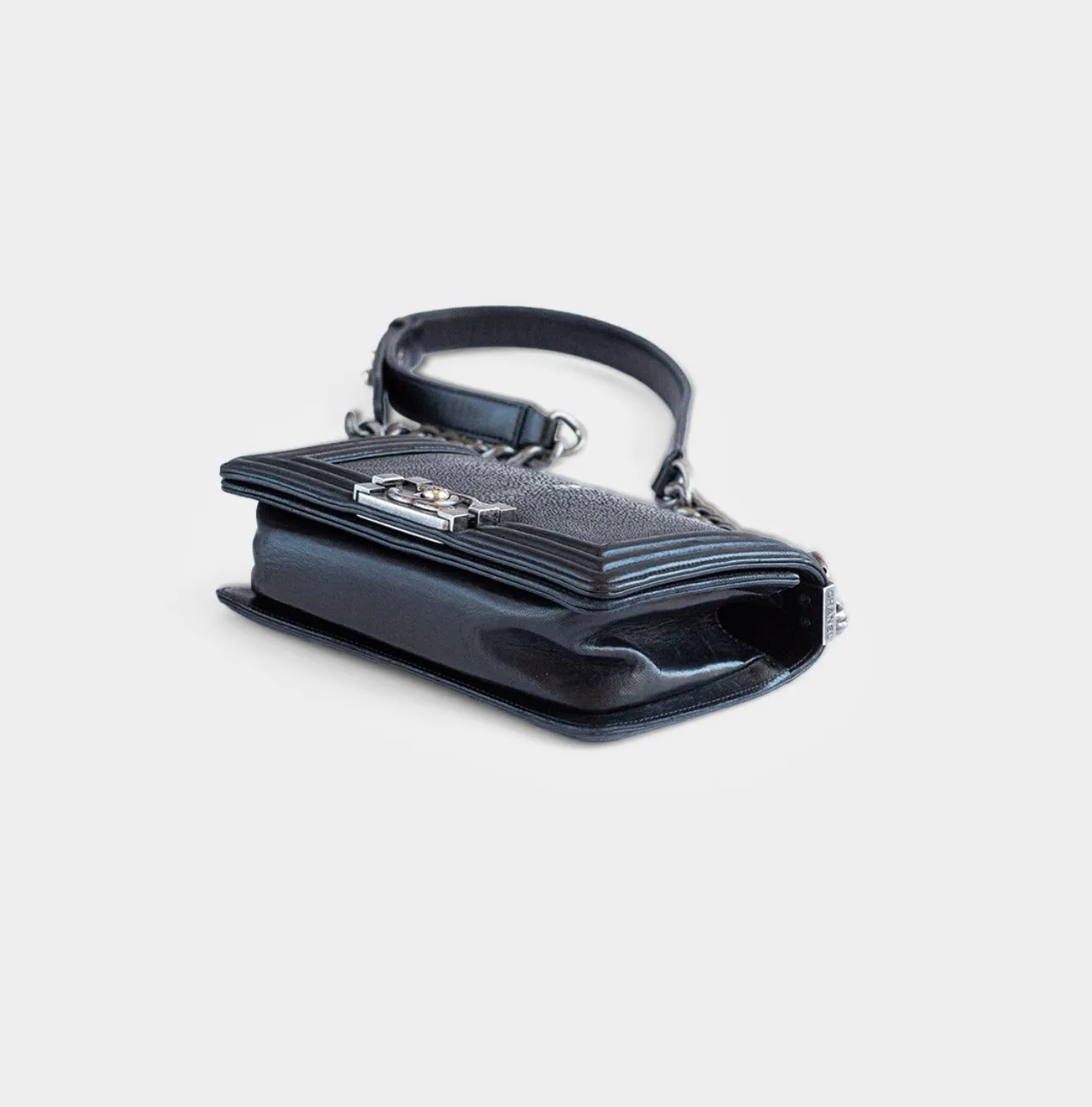 CHANEL - RARE BAG BOY SMALL BLACK STINGRAY