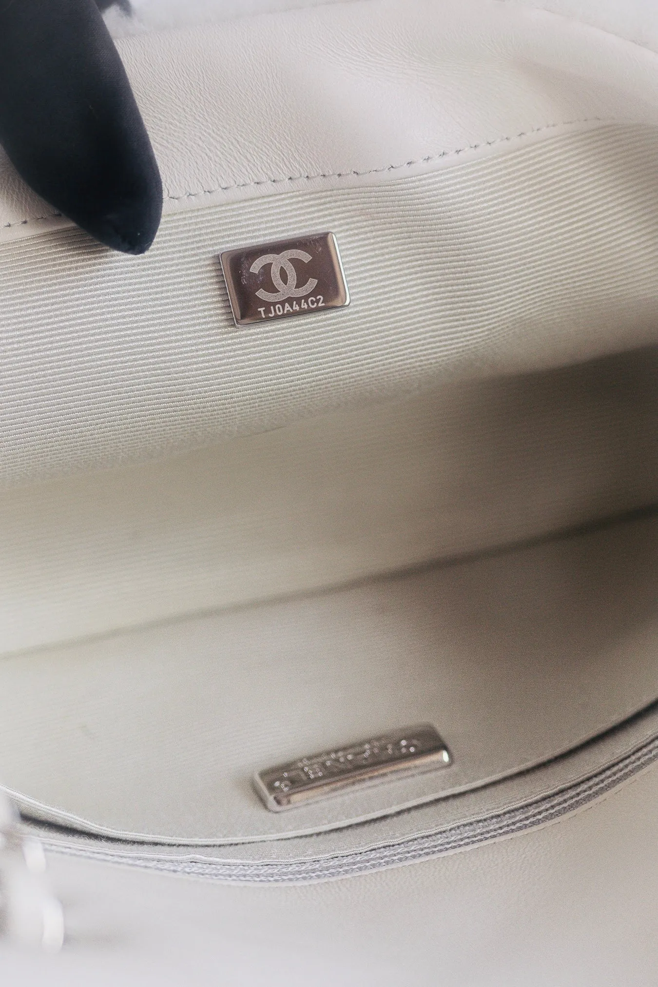 CHANEL - *RARE* PEARL & BEAD EMBROIDERED SHEARLING MEDIUM FLAP BAG