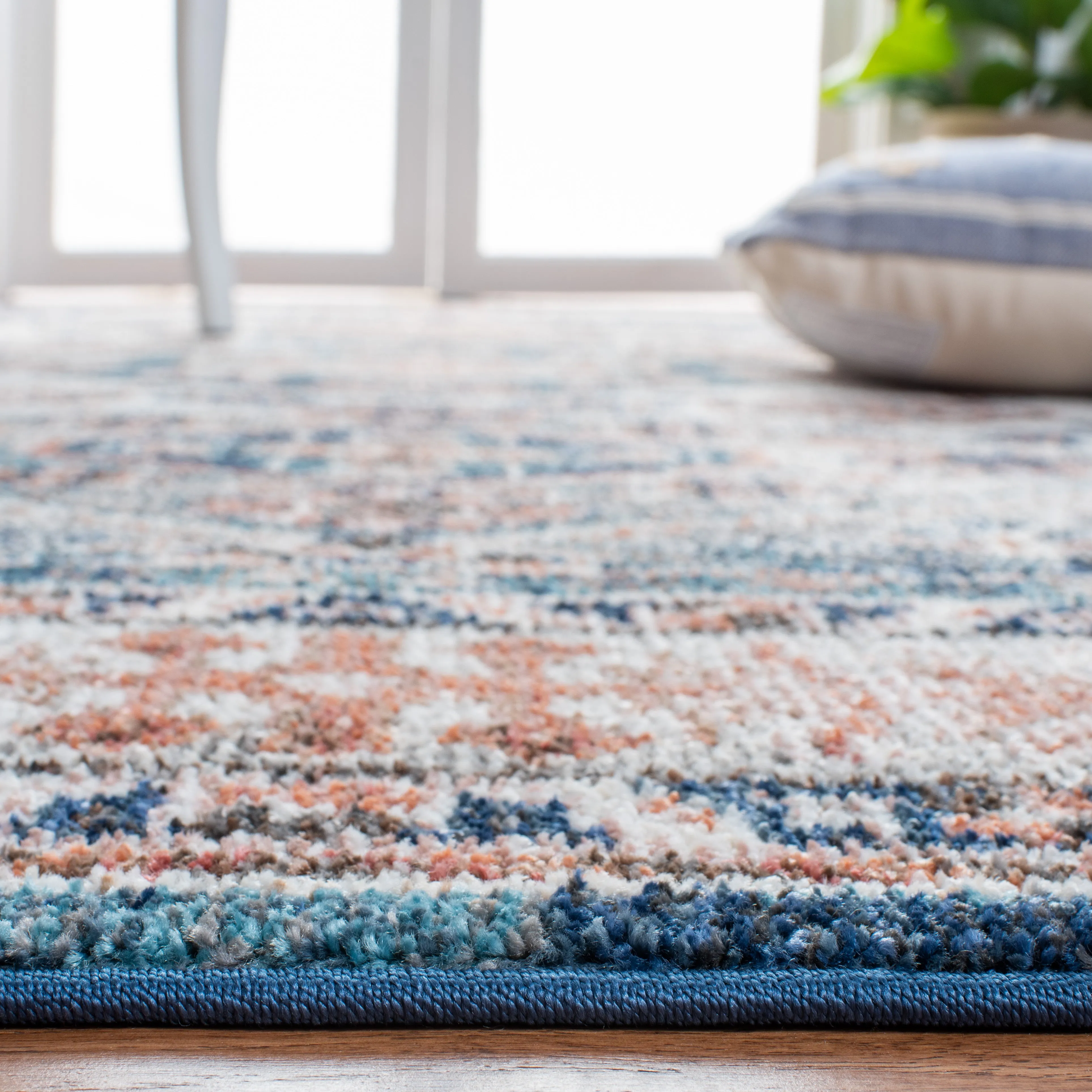 Crystal Machine Made Area Rug, Ivory / Blue Traditional Style Easy Care