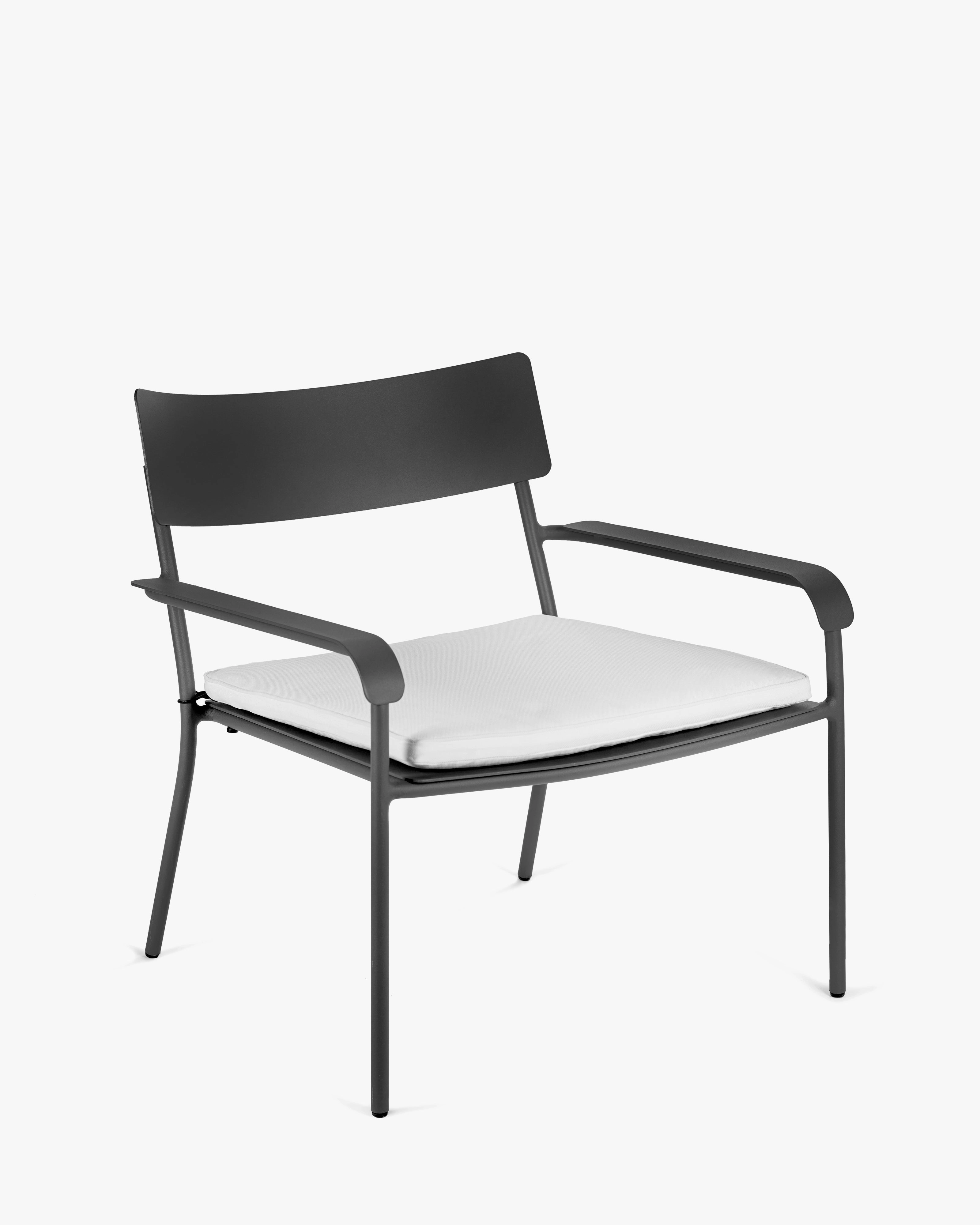 Cushion lounge chair white August