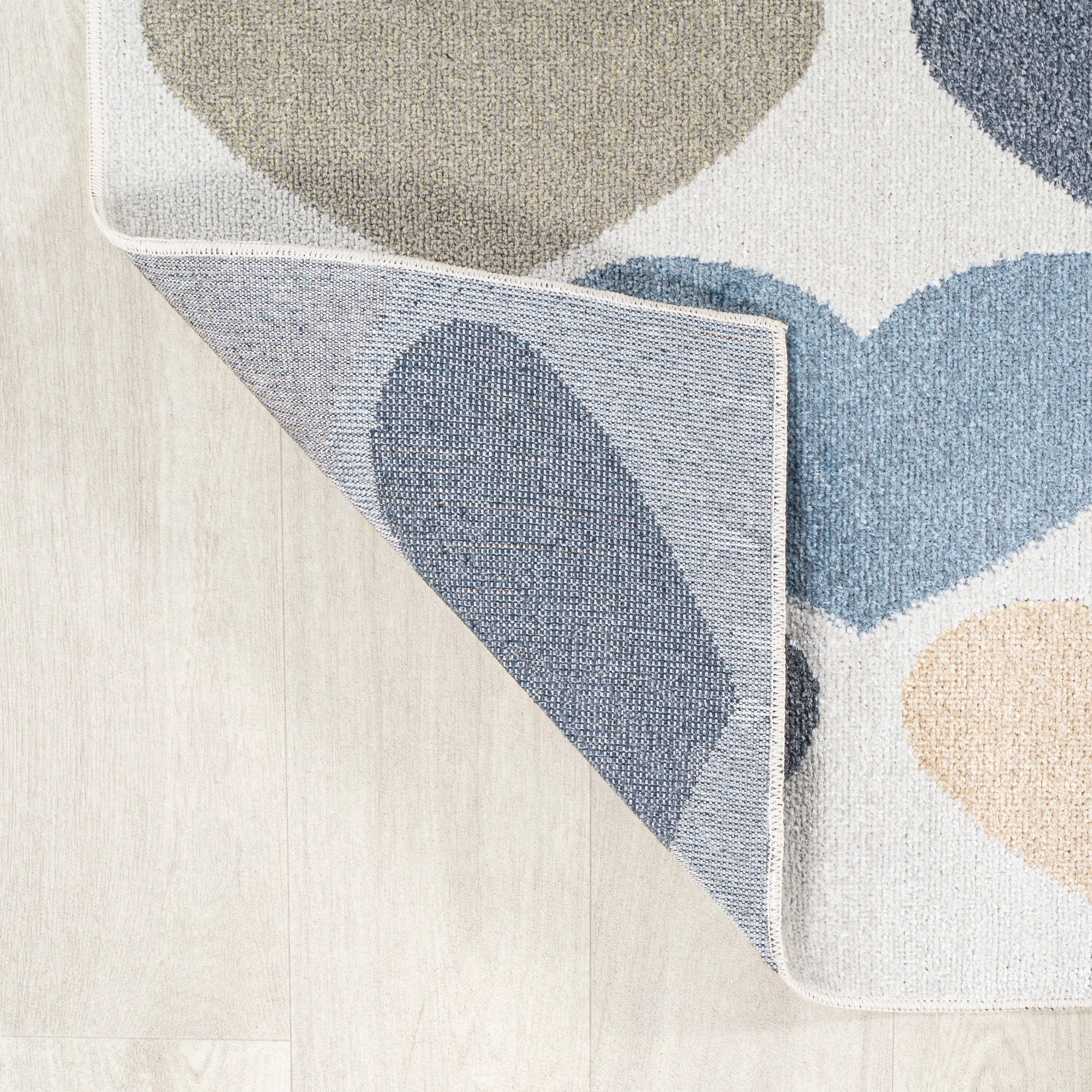Dila Modern Hearts Geometric Machine-Washable Ivory/Blue/Orange Area Rug