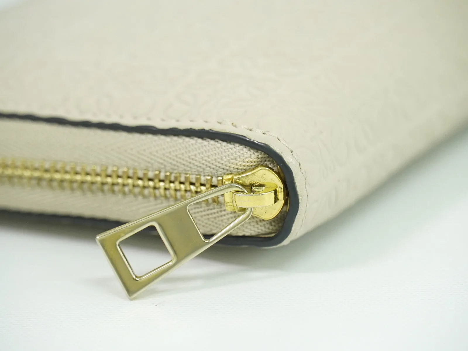 Loewe Repeat Zip Around Wallet Leather Wallet (Pre-Owned)