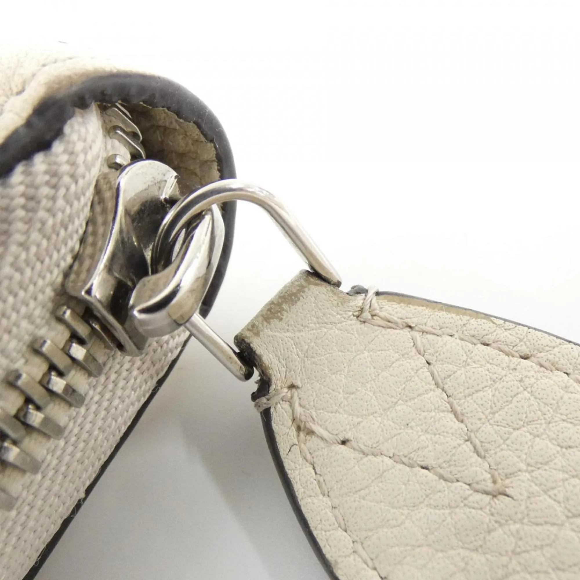Louis Vuitton Lv ivory Mahina Leather Long Wallet (Bi-Fold) (Pre-Owned)